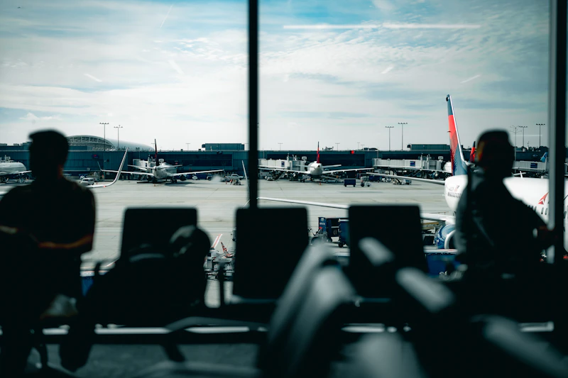 First Contact With Flight Delays illustration 1