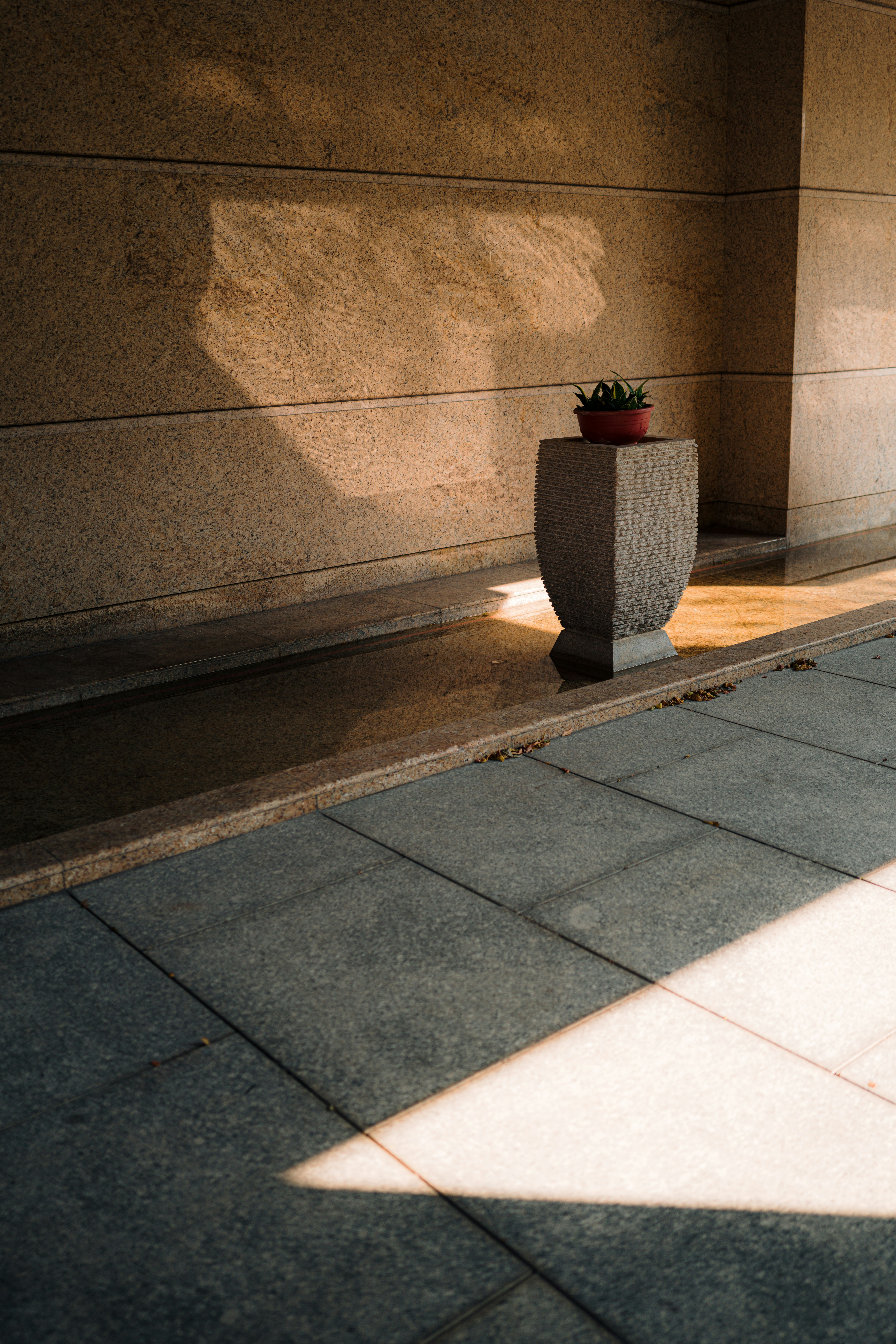 minimalist outdoor zen, wallpaper, Zen Outdoor Patio: Creating a Bright and Airy Space 4