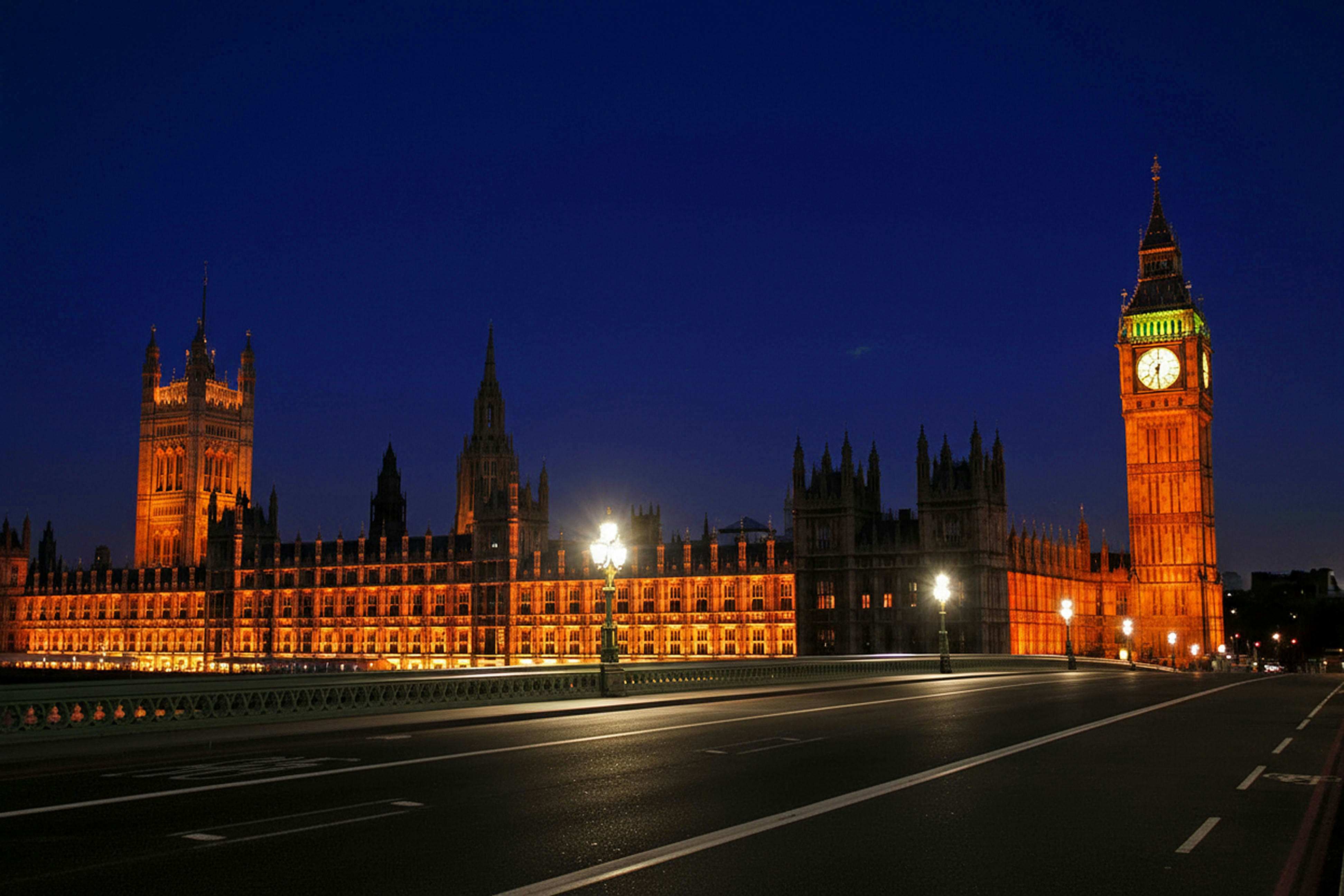 Palace of westminster and big ben at night