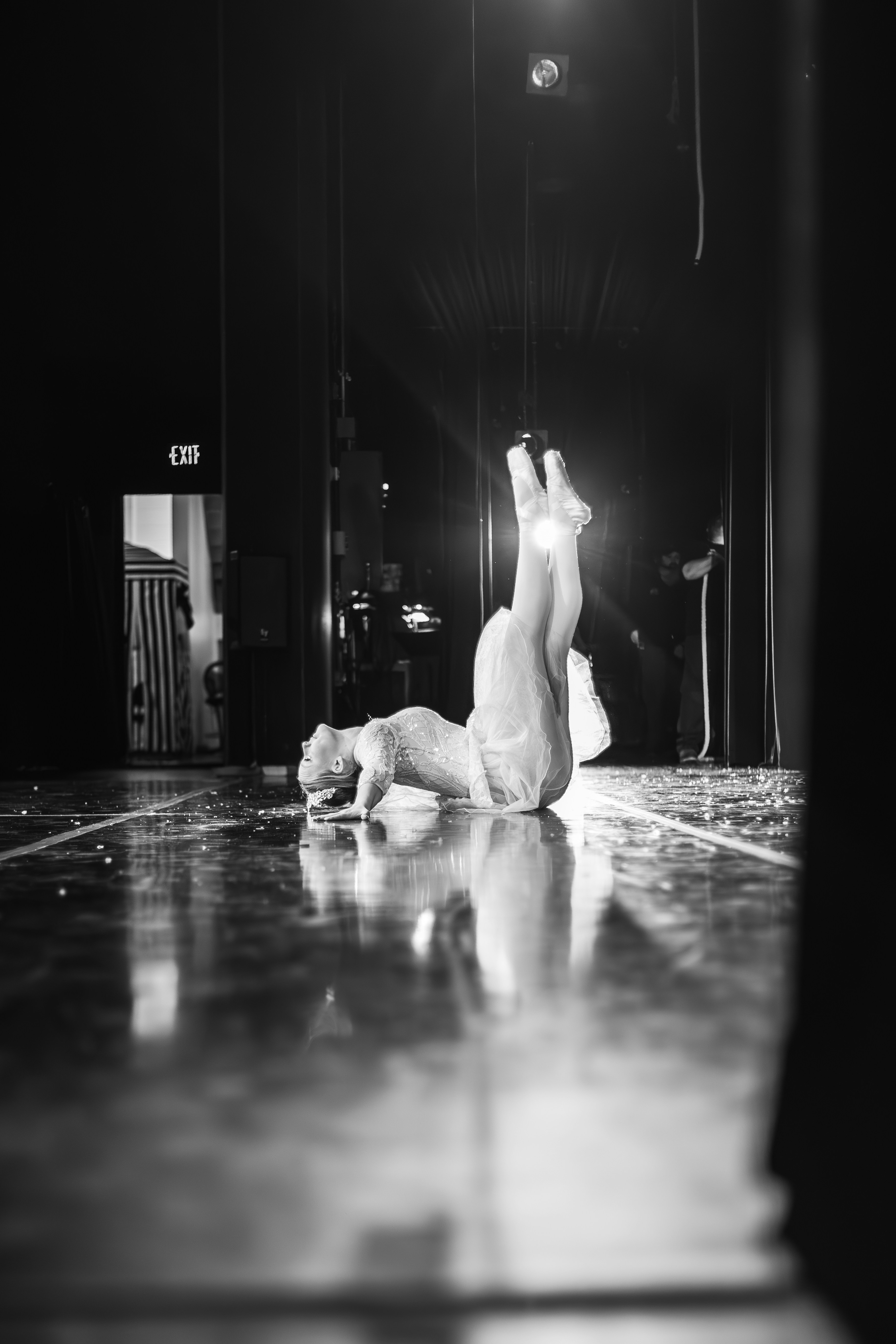 A dancer performs a dramatic move on a stage. photo – Free Dance Image ...