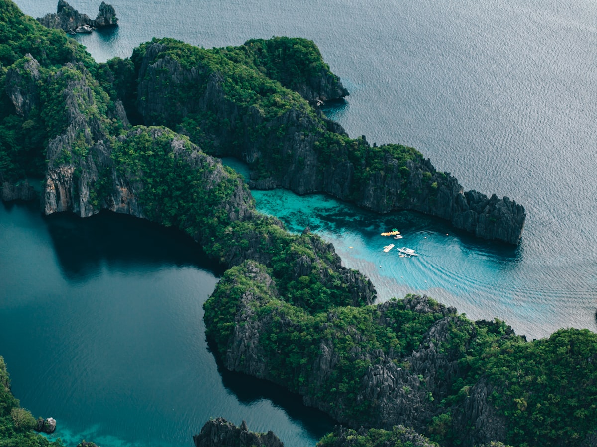 Philippines Adventure: Palawan Lagoons and Island Hopping