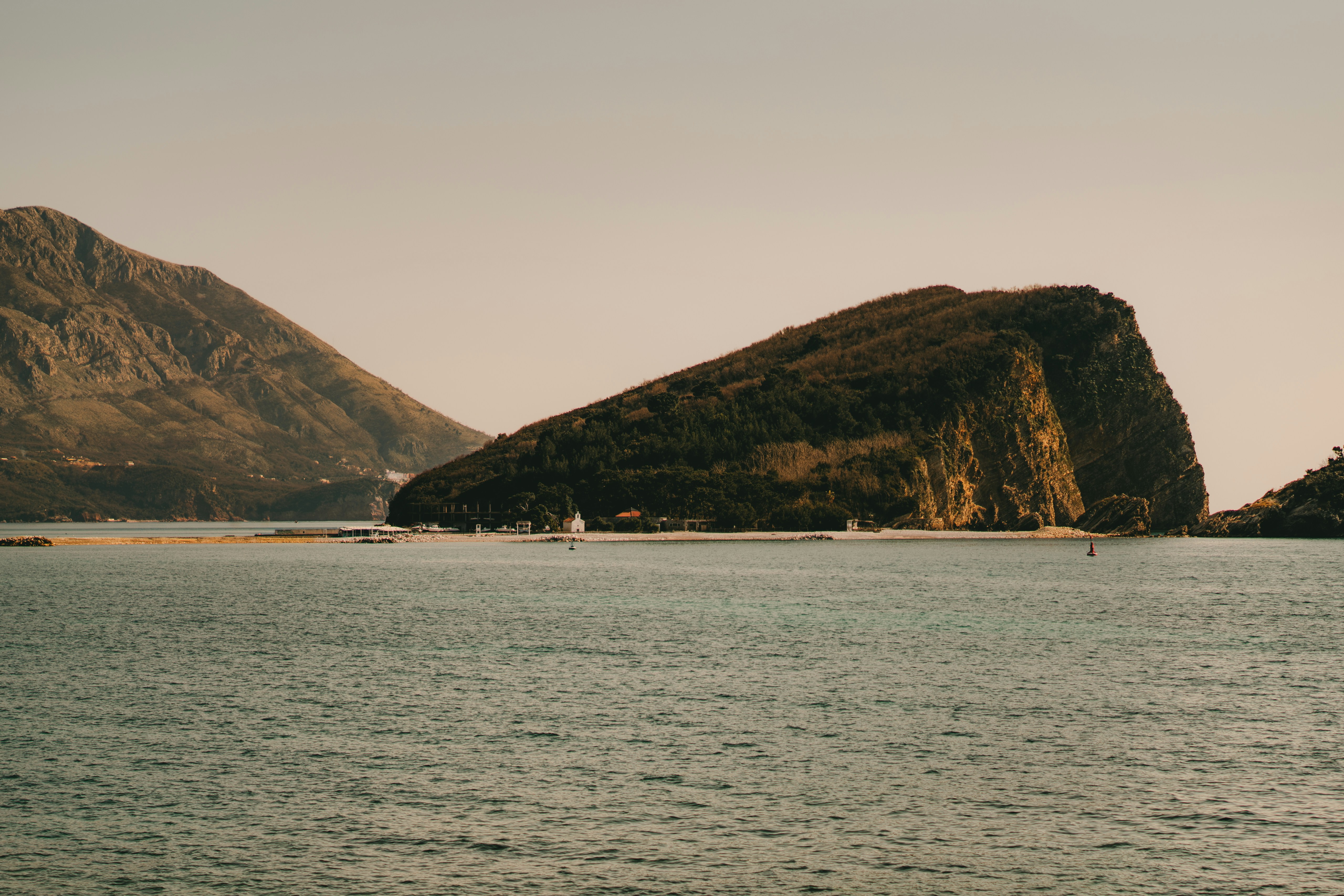 Photo by anashakhrai