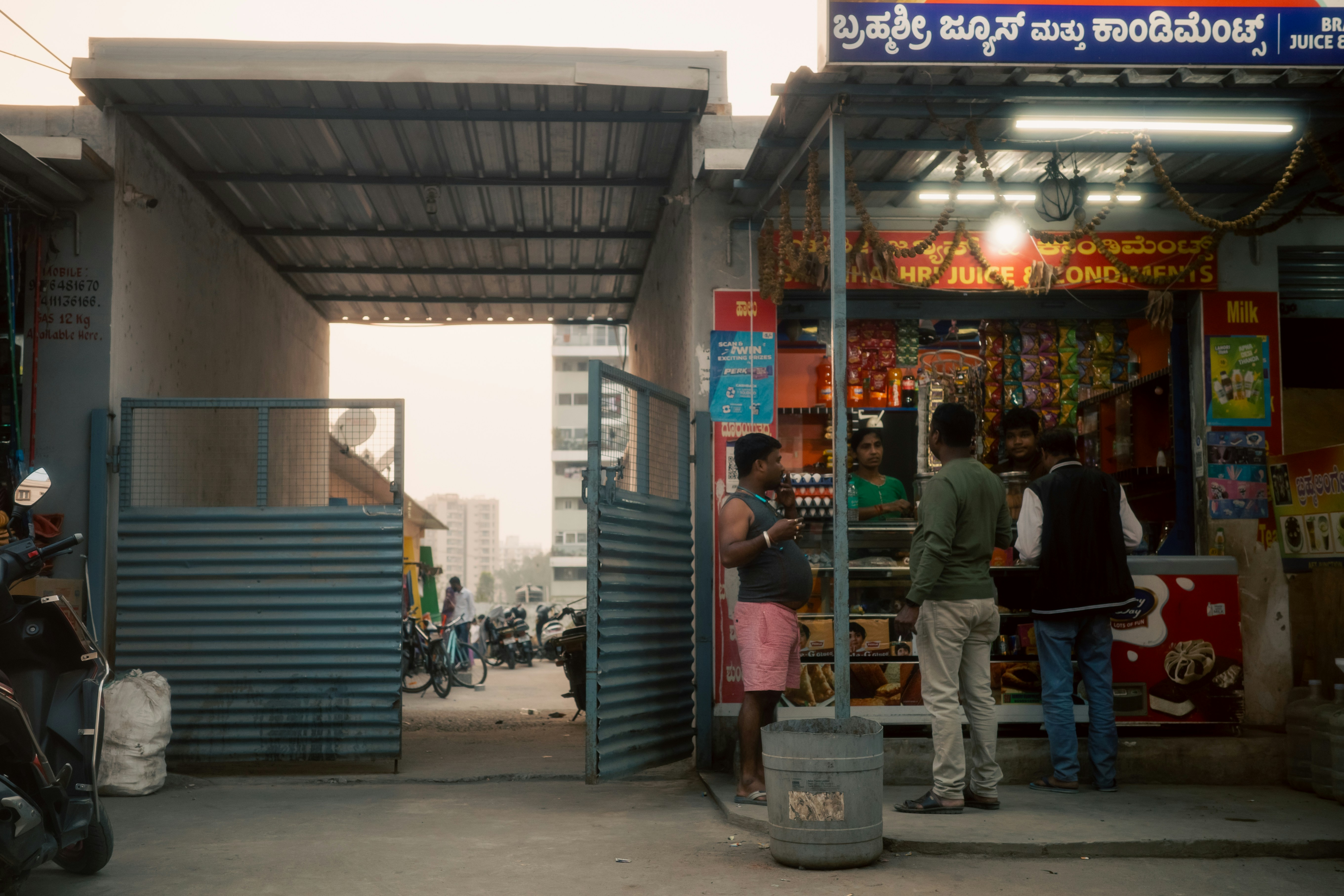 Indie tracą miliardy na podatkach, by chronić kierowców przed drożyzną paliw