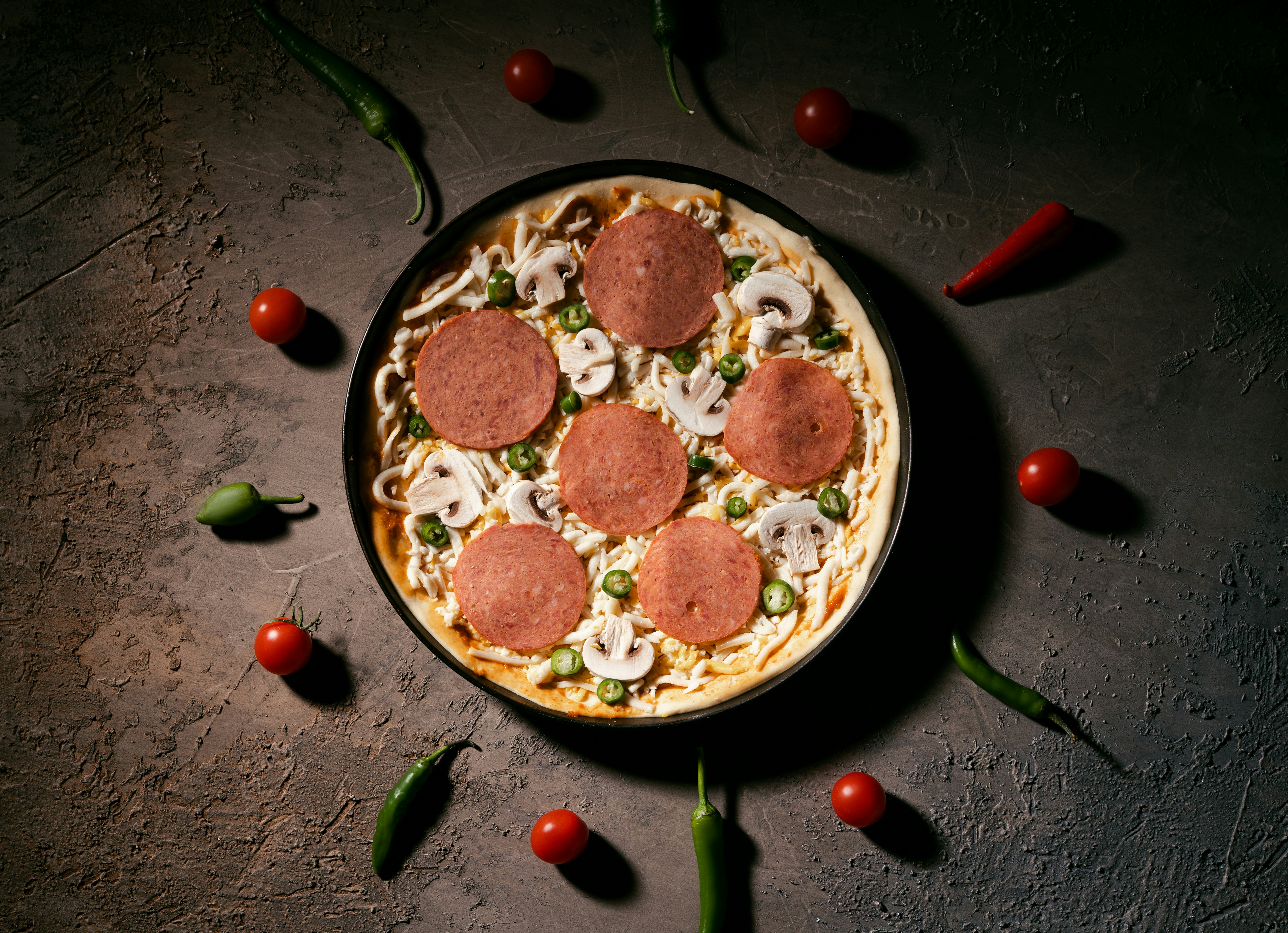 Pepperoni and mushroom pizza with chillies