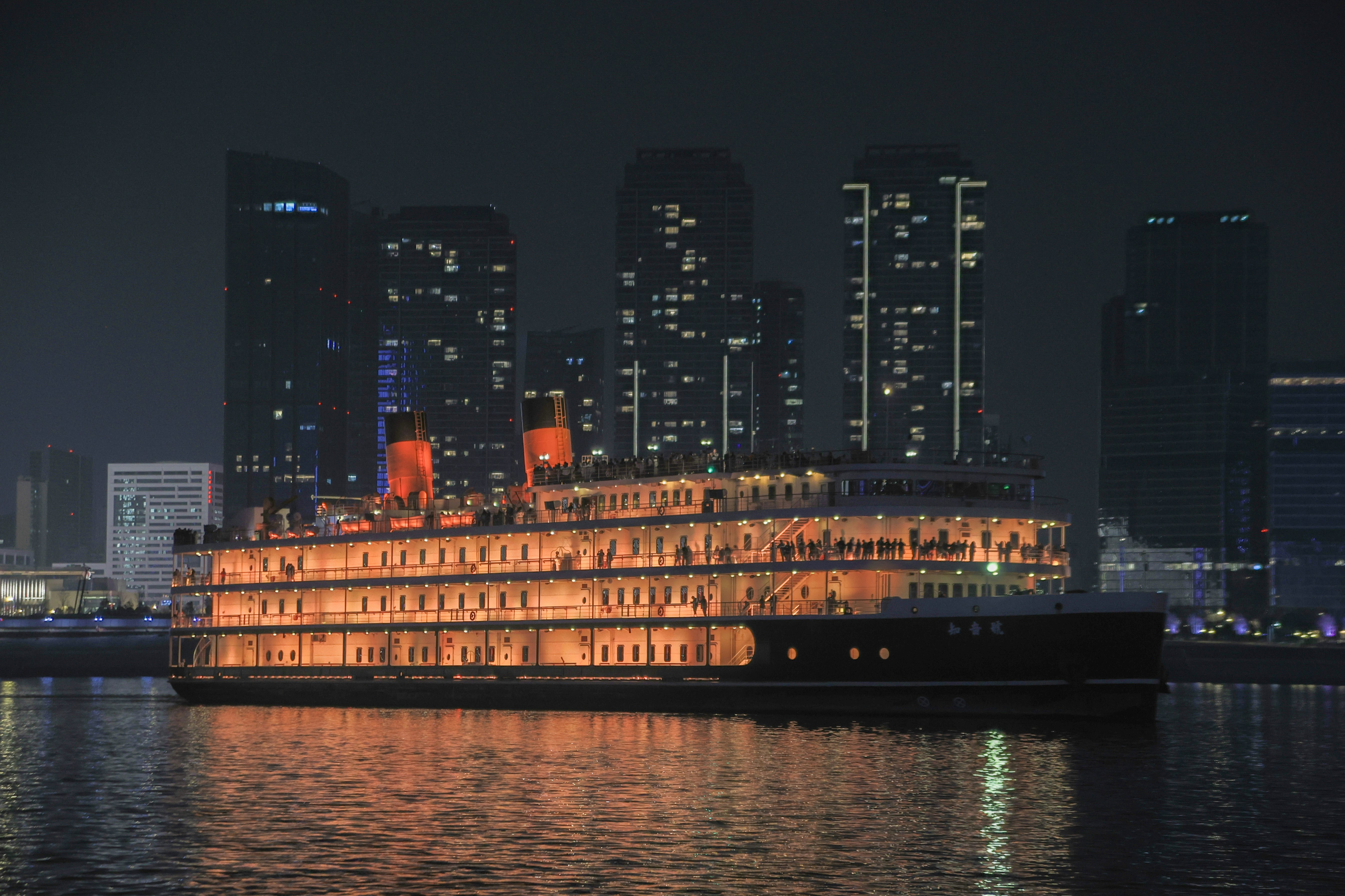 cruise ship entertainment