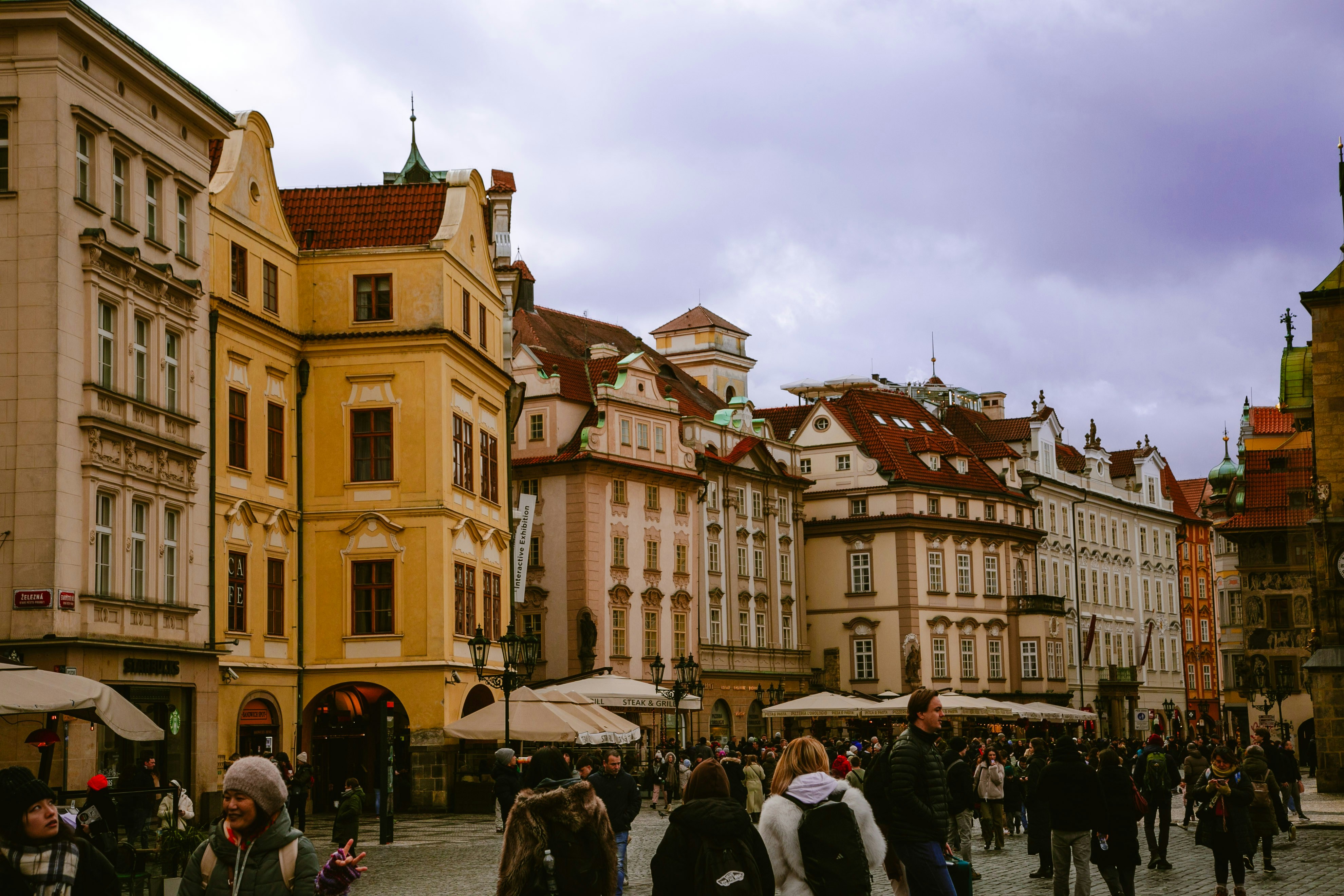 Stay online in the Czech Republic with a prepaid eSIM from eSIMlii. Instant activation, no roaming charges, and reliable coverage.