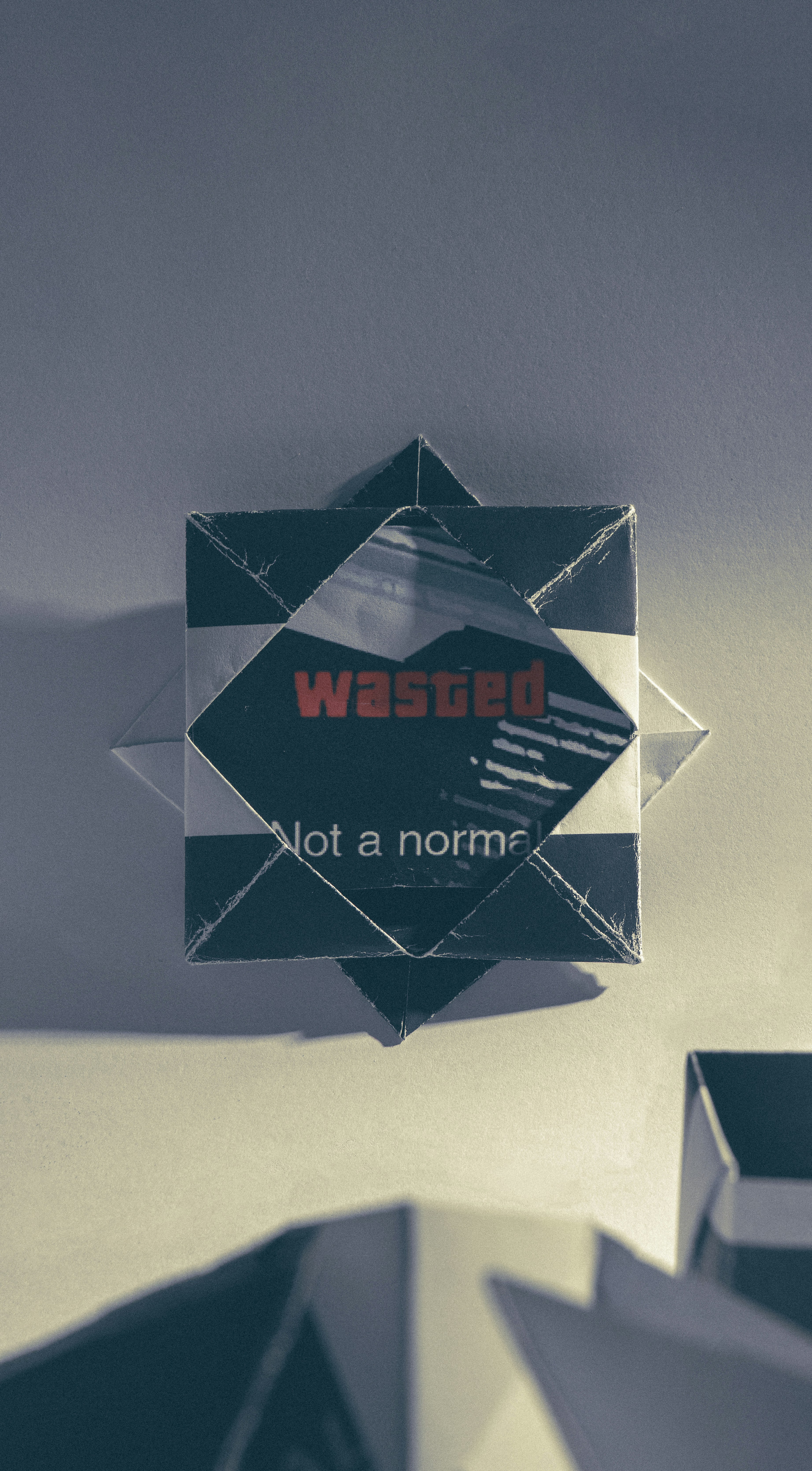 Origami-Stern mit "verschwendetem" Text darauf.