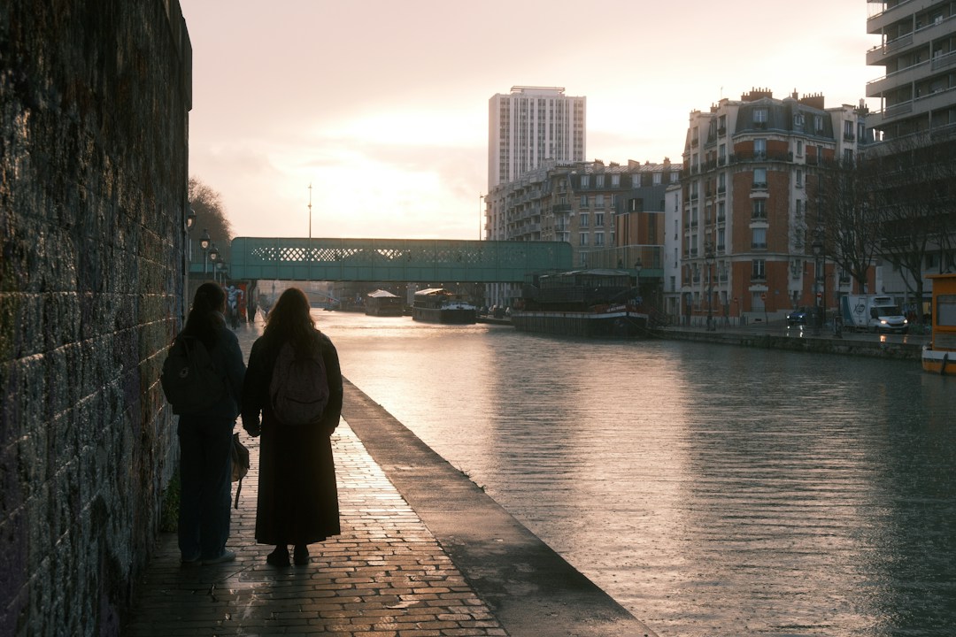 mother friends canal