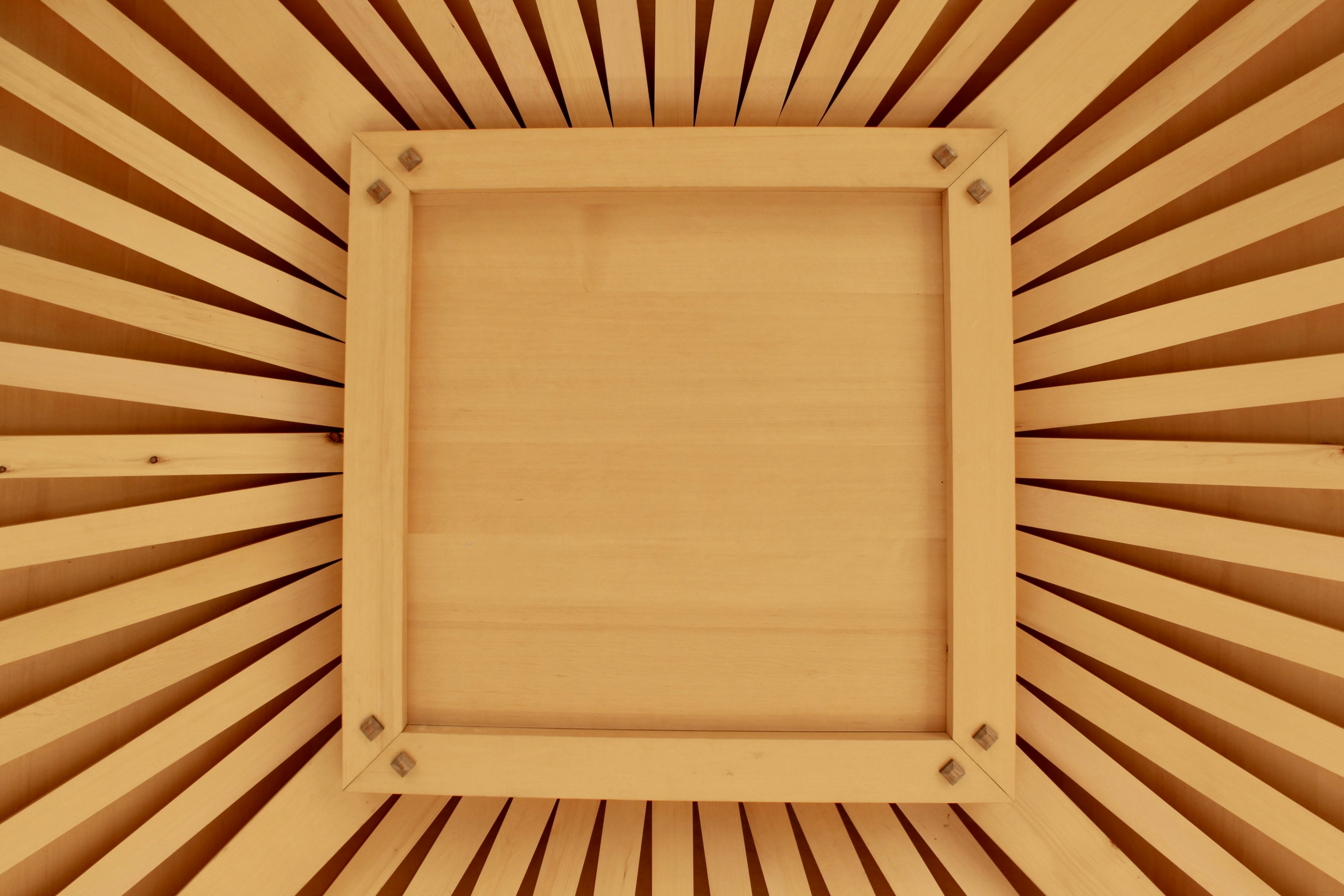 Cadre en bois avec lattes rayonnantes
