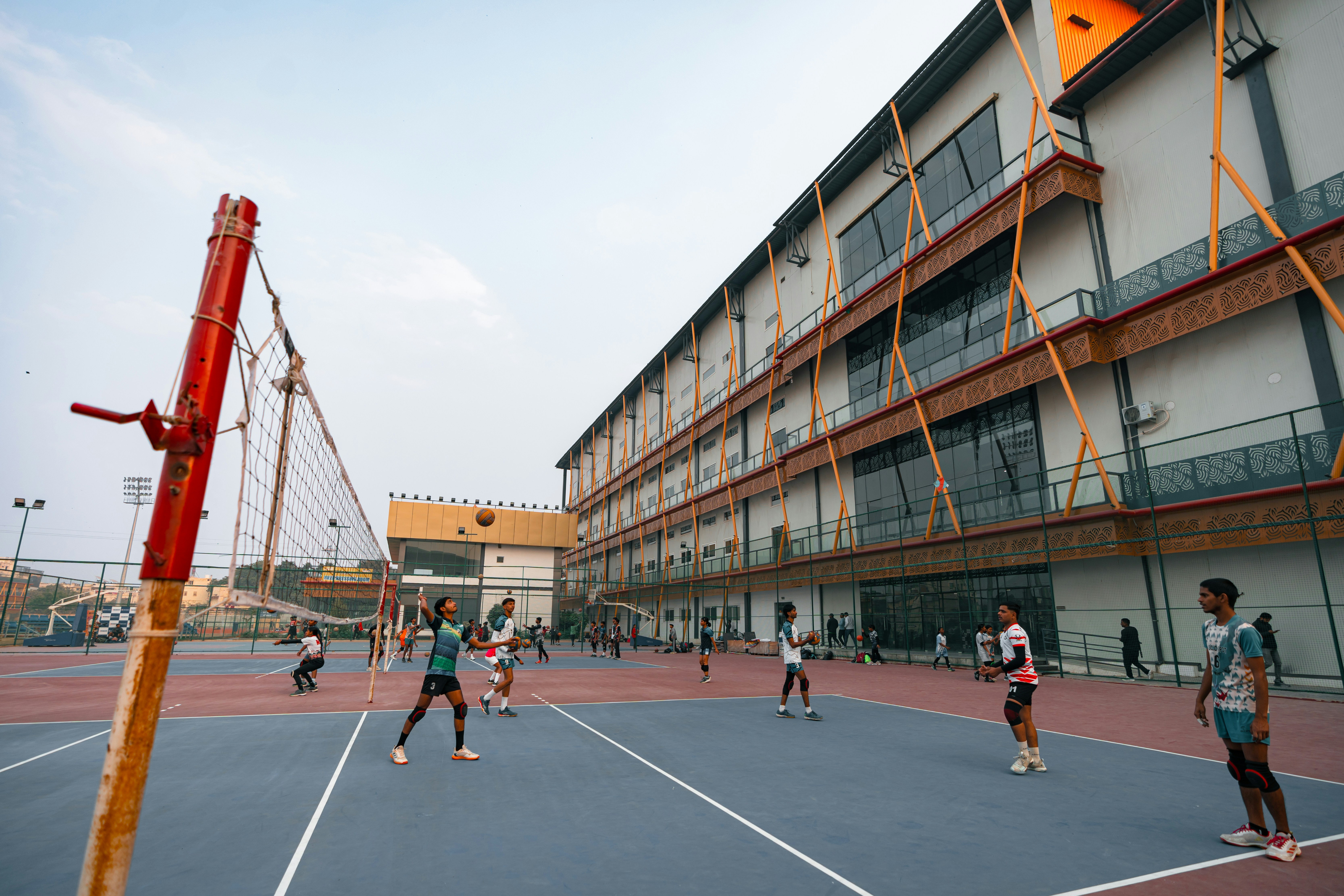 Фадеев и Шеббо вышли в 1/4 финала сноуборд-кросса Паралимпиады-2026