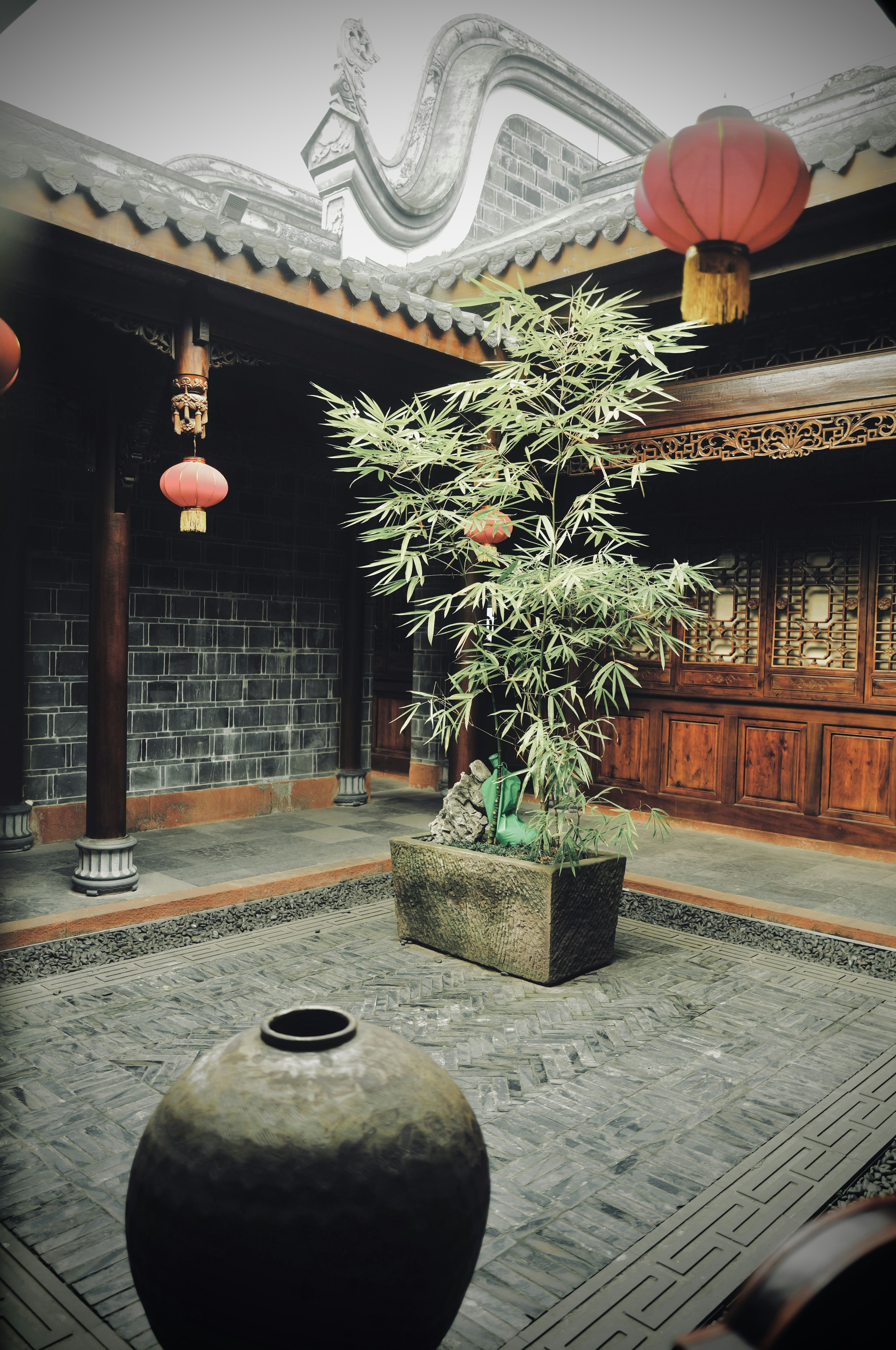 Courtyard with bamboo plant and traditional chinese architecture.