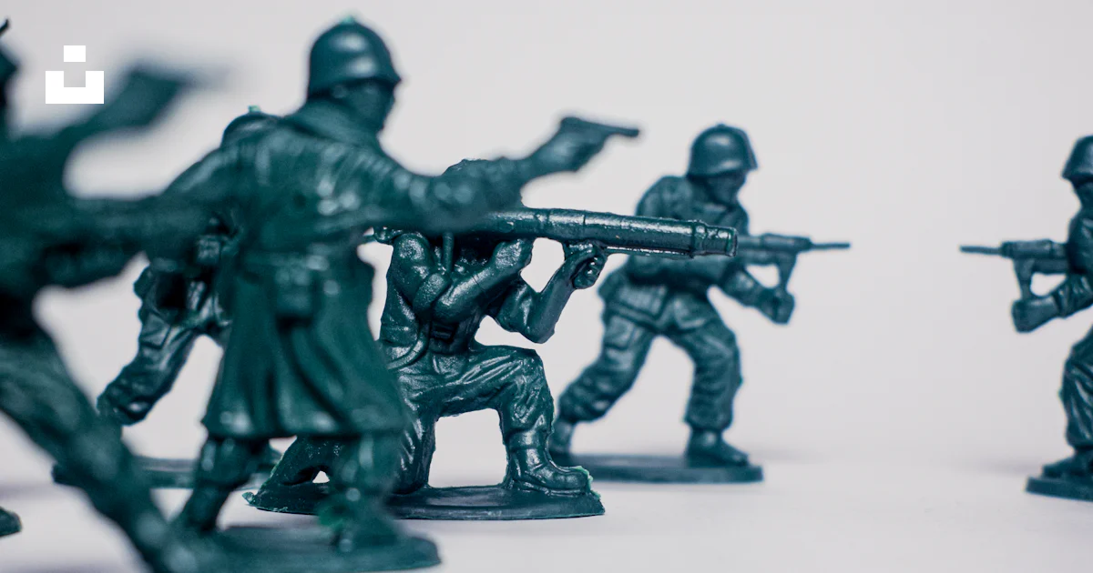Toy Soldiers Rts Green toy soldiers in battle formation on white background photo – Free ...