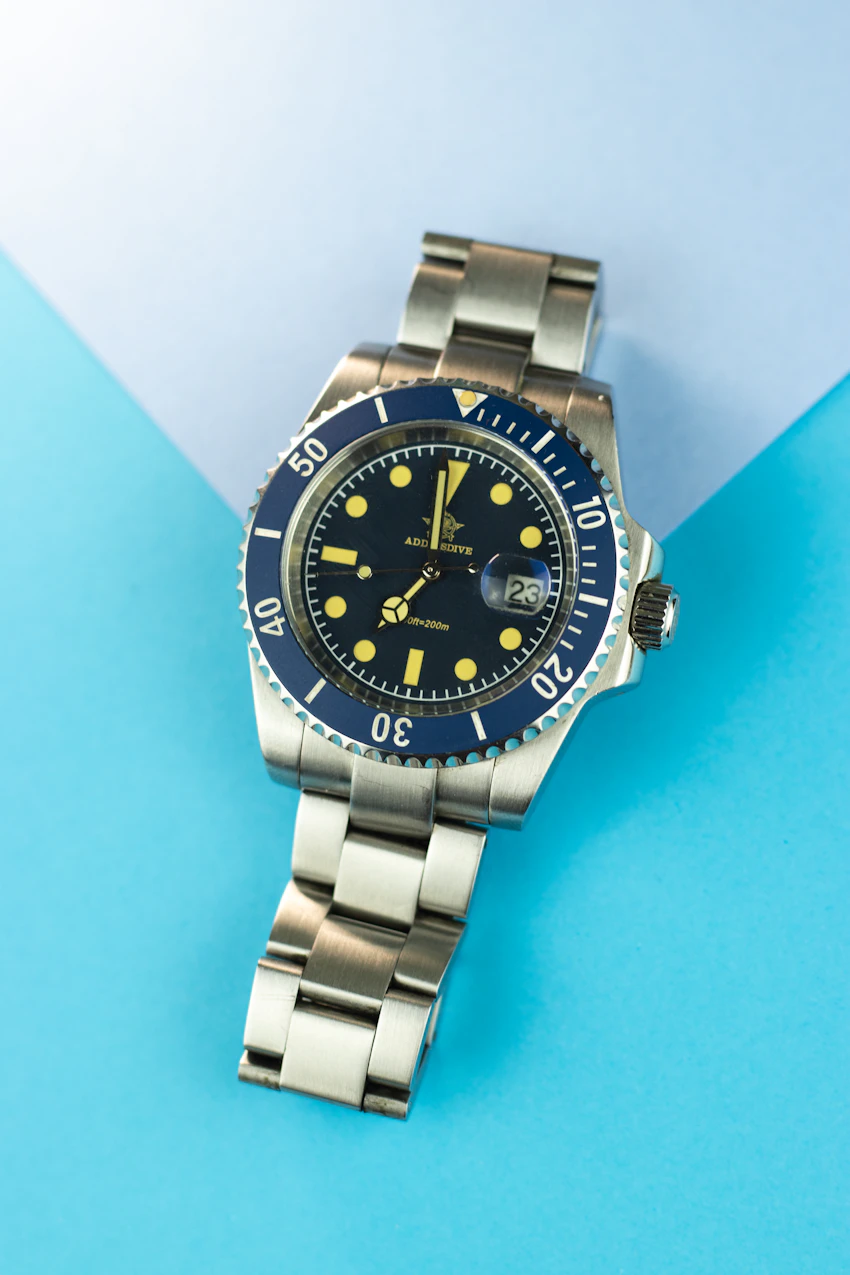 Stainless steel dive-style wristwatch with a blue bezel
