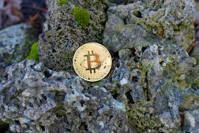 U.S. Economy Stumbles with 0.7% Growth Amid Government Shutdown: What's Next for Crypto?