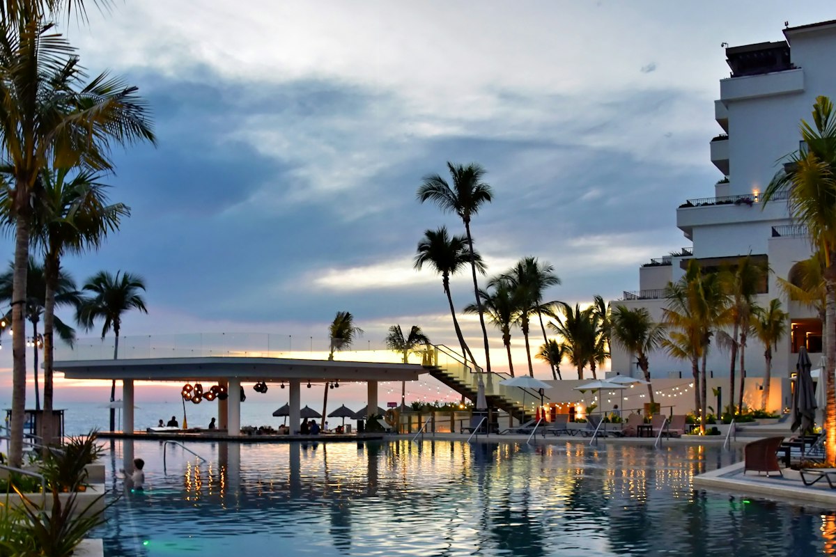 Inspiration photograph of a pool setting; not a photograph of Spring Arona Gran Hotel