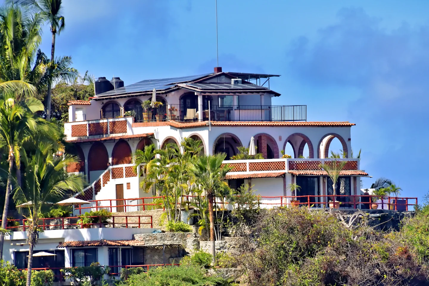 Terraza privada de la Suite Selva sobre los árboles