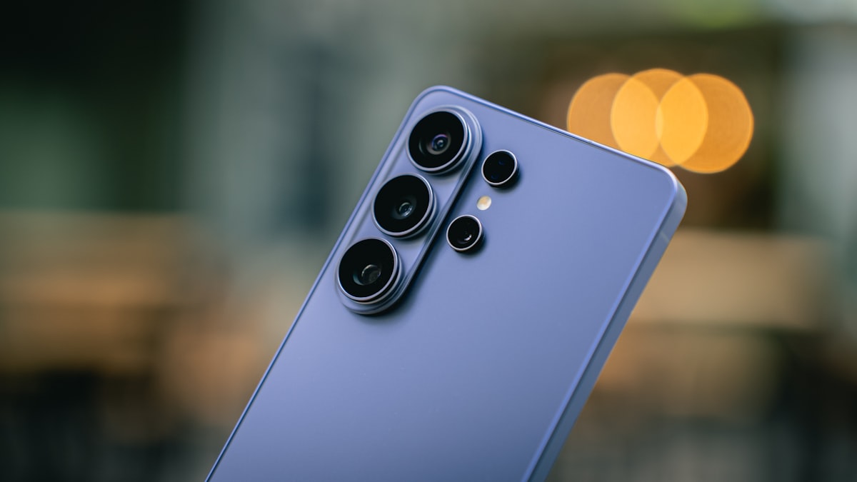 Oppo Reno 16 Review: A Periscope Zoom That Actually Justifies the Price