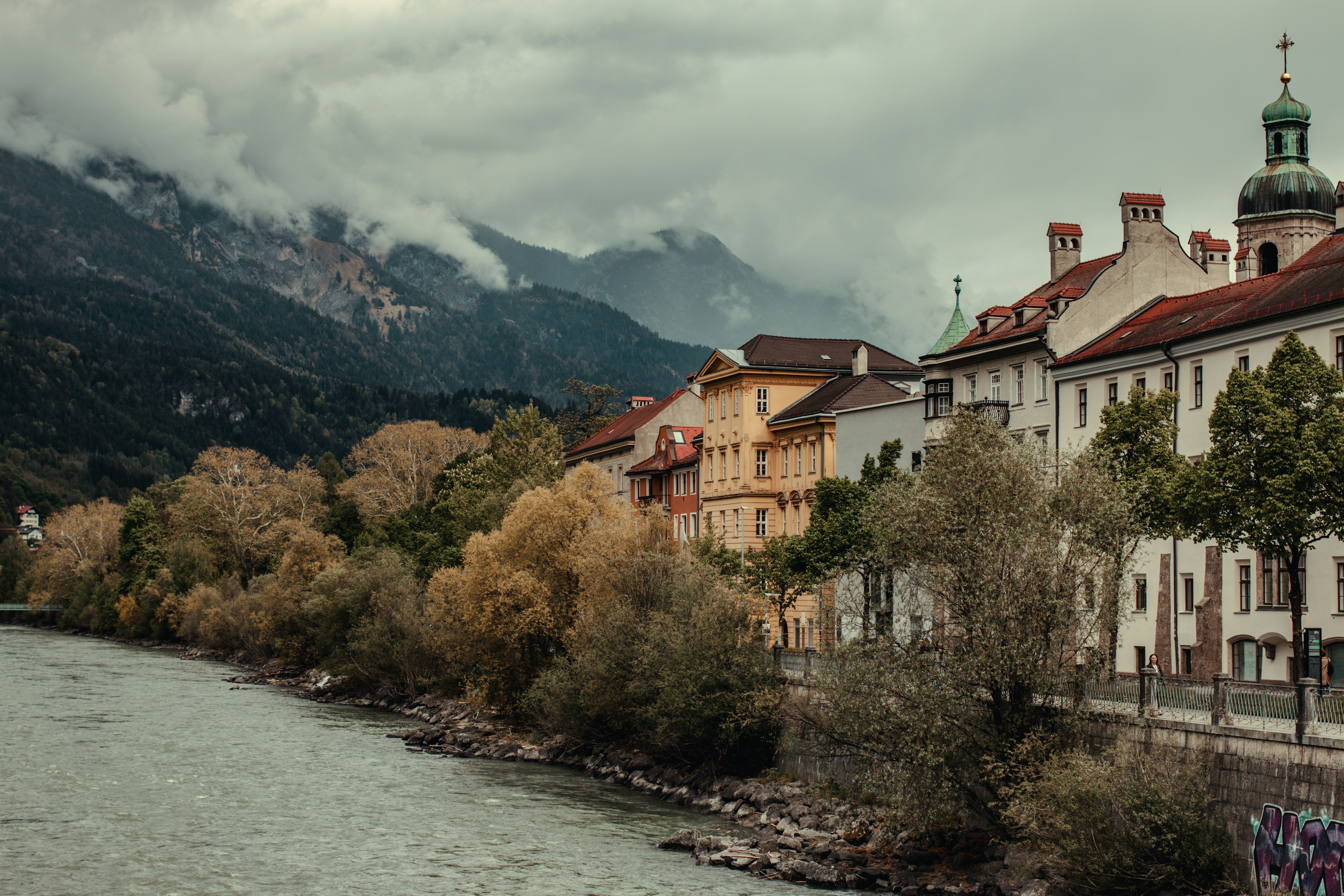 [Austria] 6 Destinasi Wisata Innsbruck yang Wajib Dikunjungi! Menjelajahi Kota Tua Bersejarah Peninggalan Dinasti Habsburg
