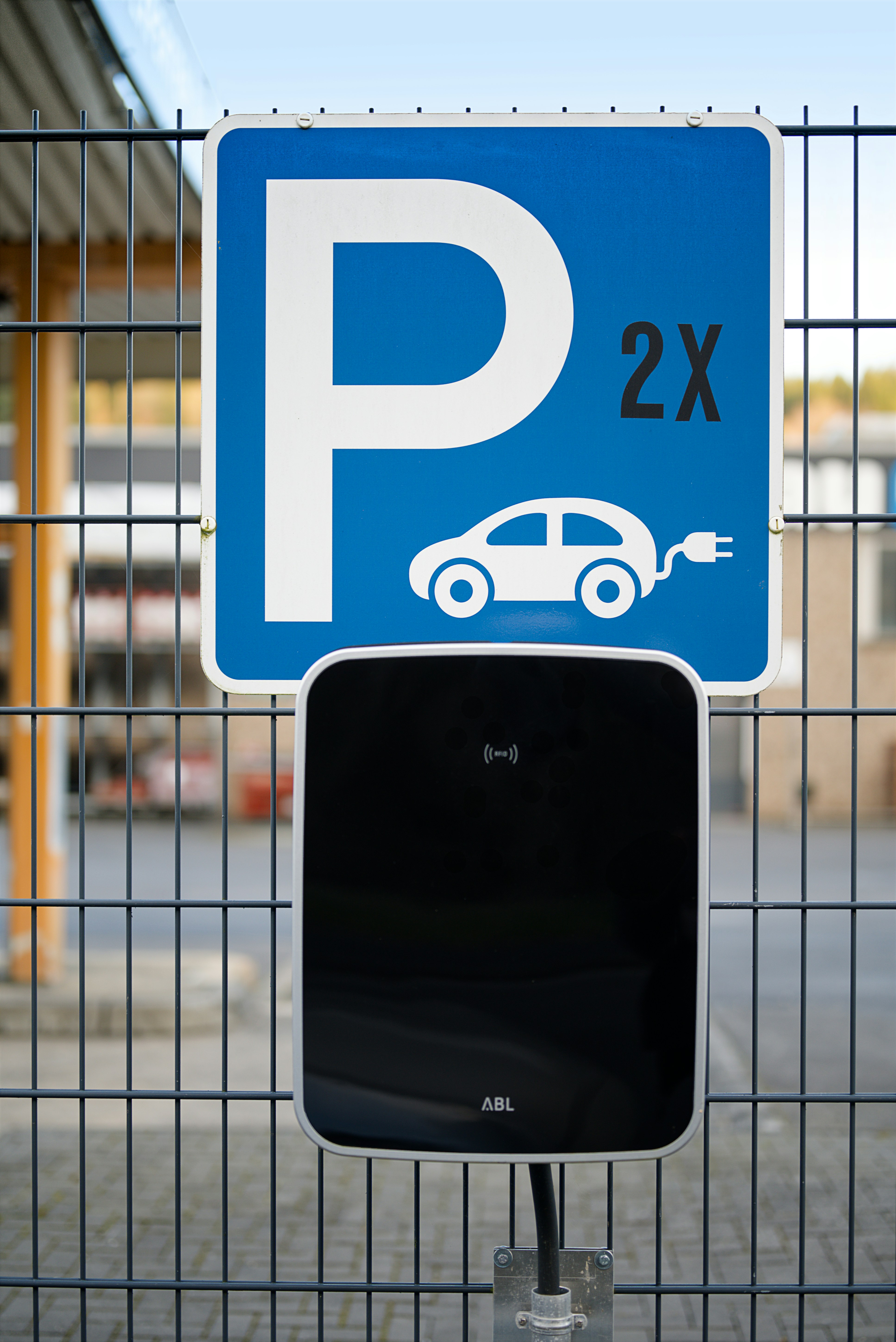 Dynamic parking guidance signage