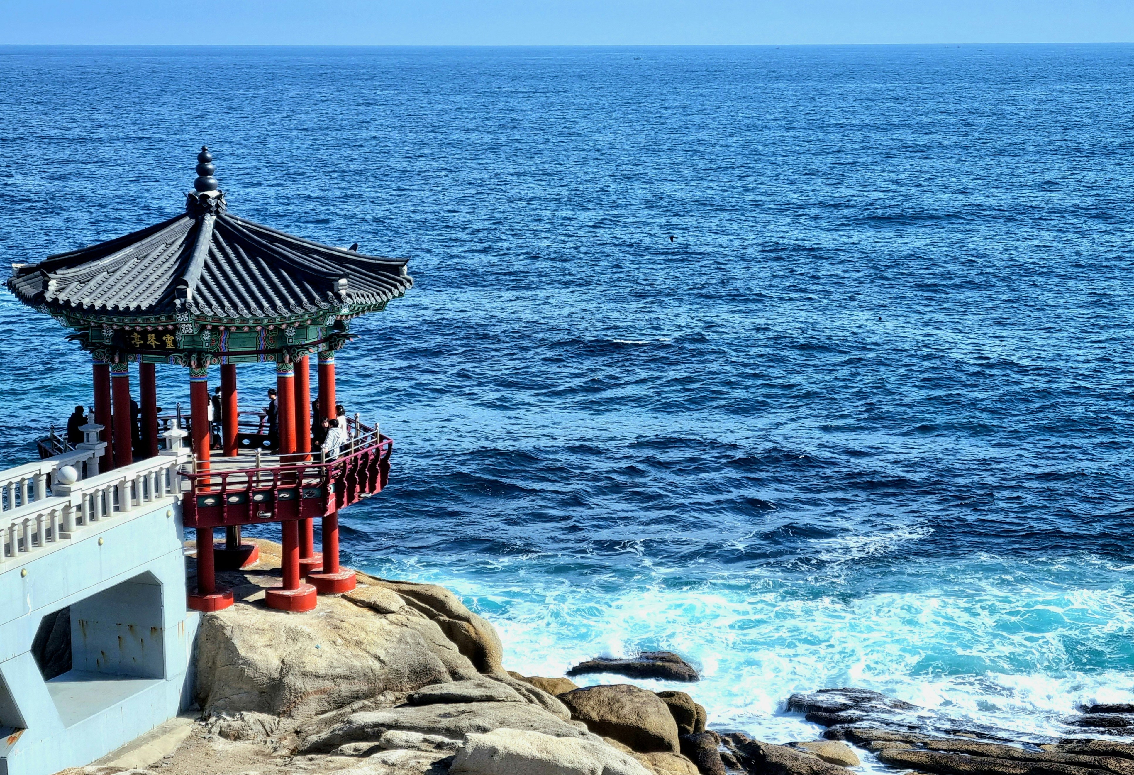 Stay online in the South Korea with a prepaid eSIM from eSIMlii. Instant activation, no roaming charges, and reliable coverage.