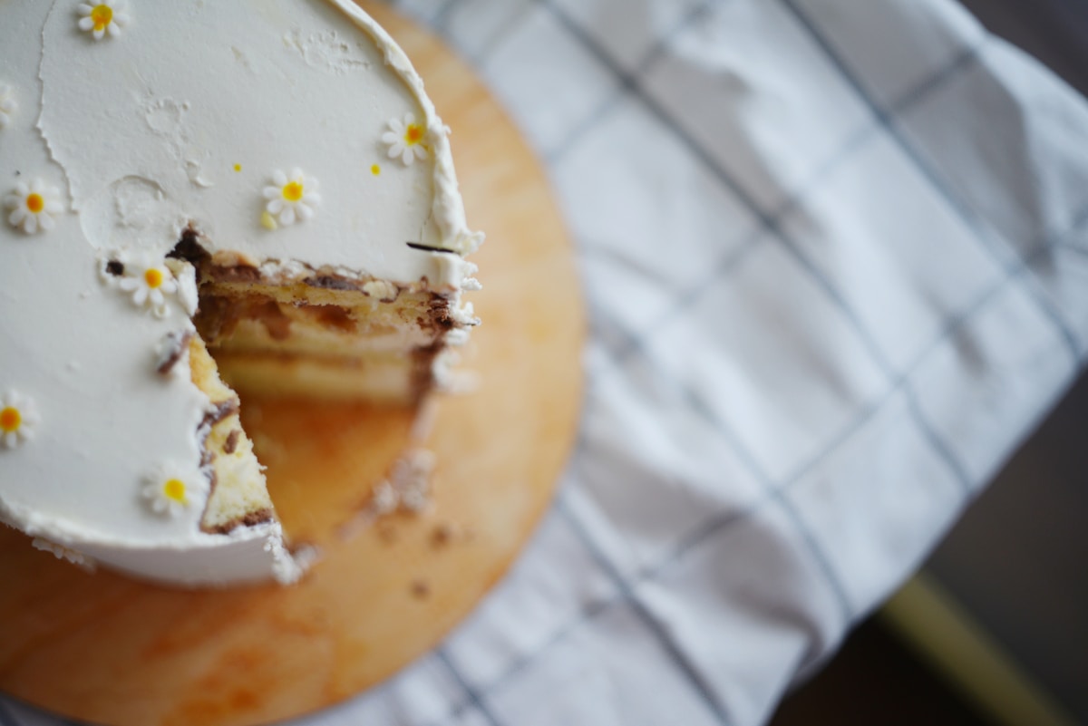 How Can You Make Baking Your Own Birthday Cake Easier?