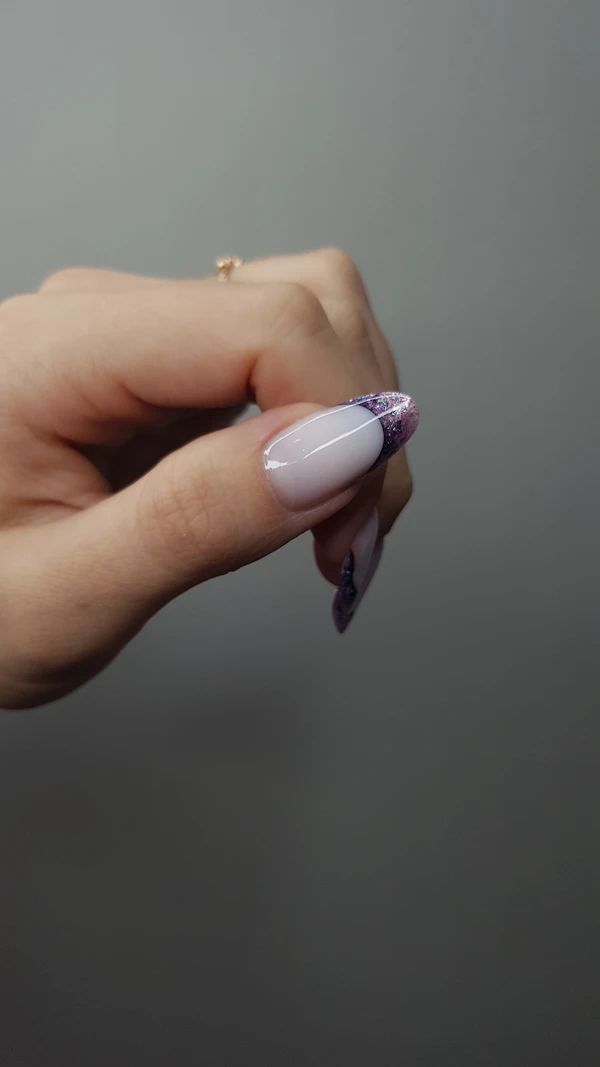 Mẫu nail Aurora Tip – Đầu móng ánh cực quang