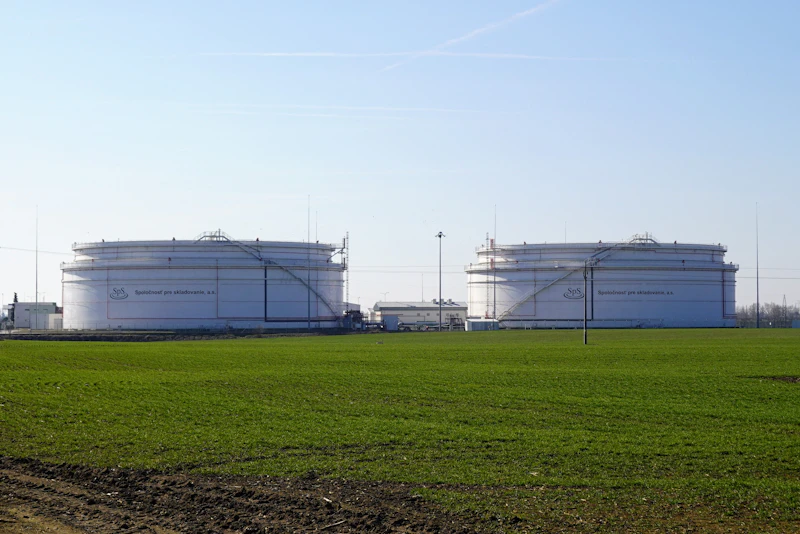 Tank and silo level
