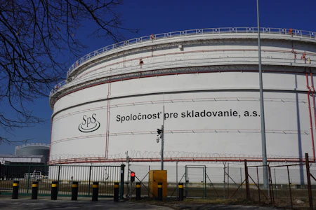 Industrial container and storage tank cleaning