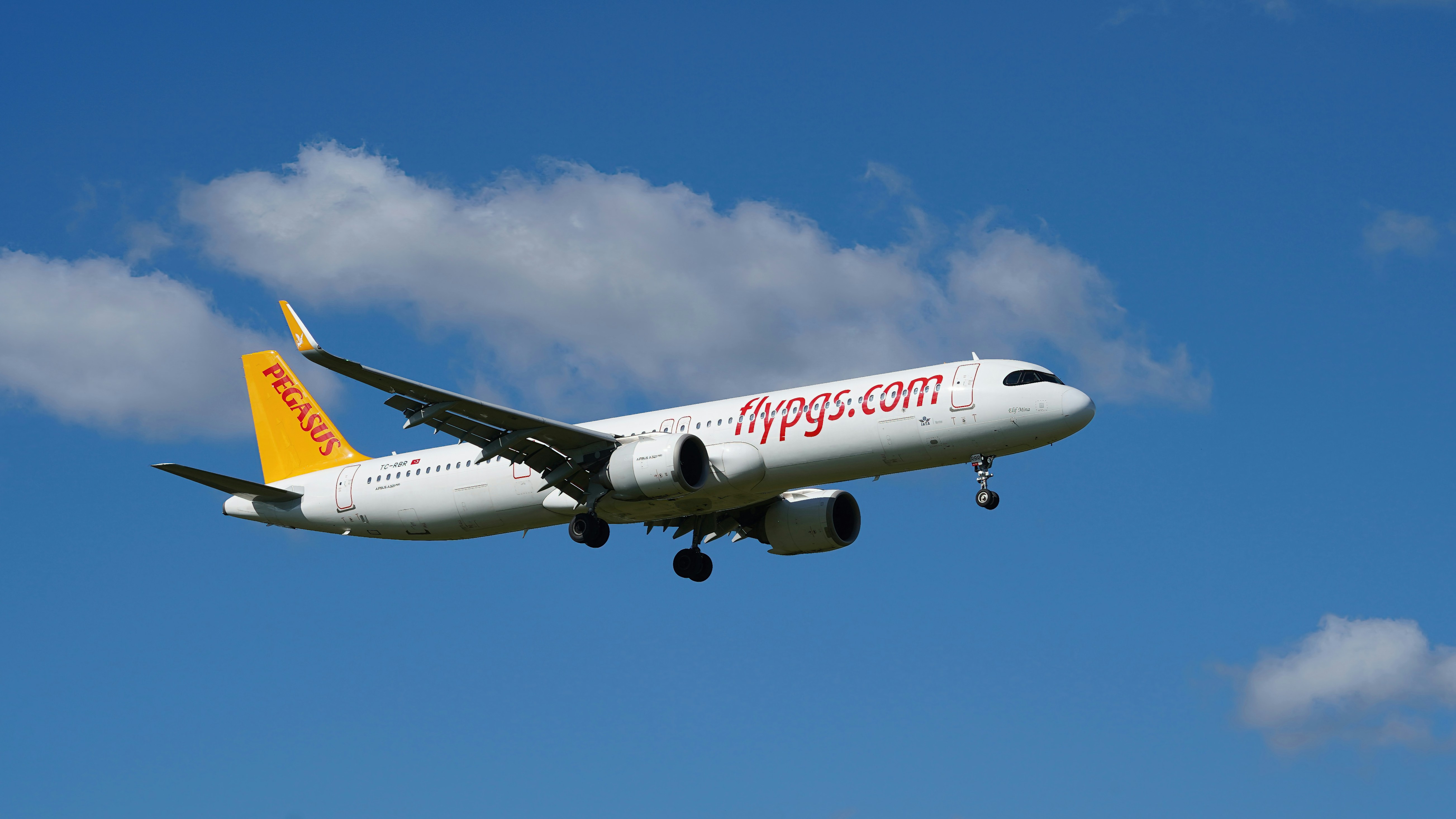 A commercial airplane flying in the sky