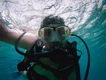 Scuba diver wearing mask and breathing apparatus underwater