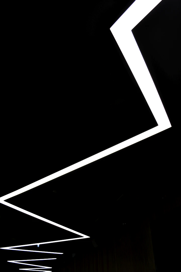White zigzag line on a black background