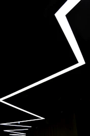 White zigzag line on a black background