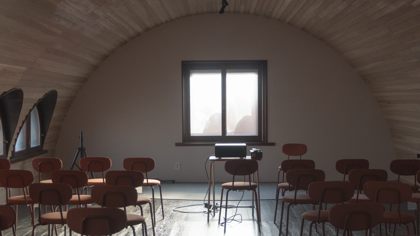 Lecture-hall projection