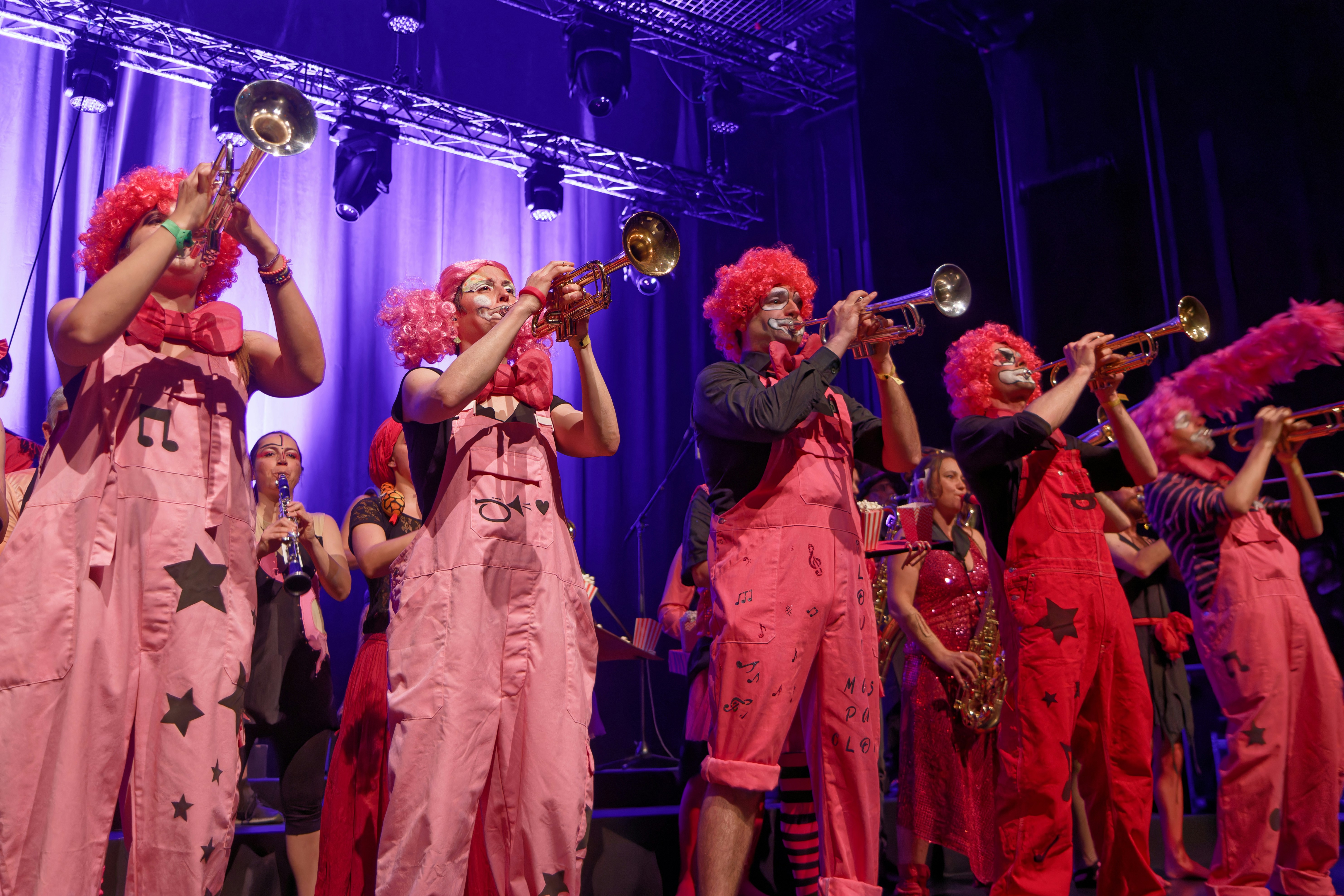 Hipnótica Circo Teatro | Las embotelladoras de sueños