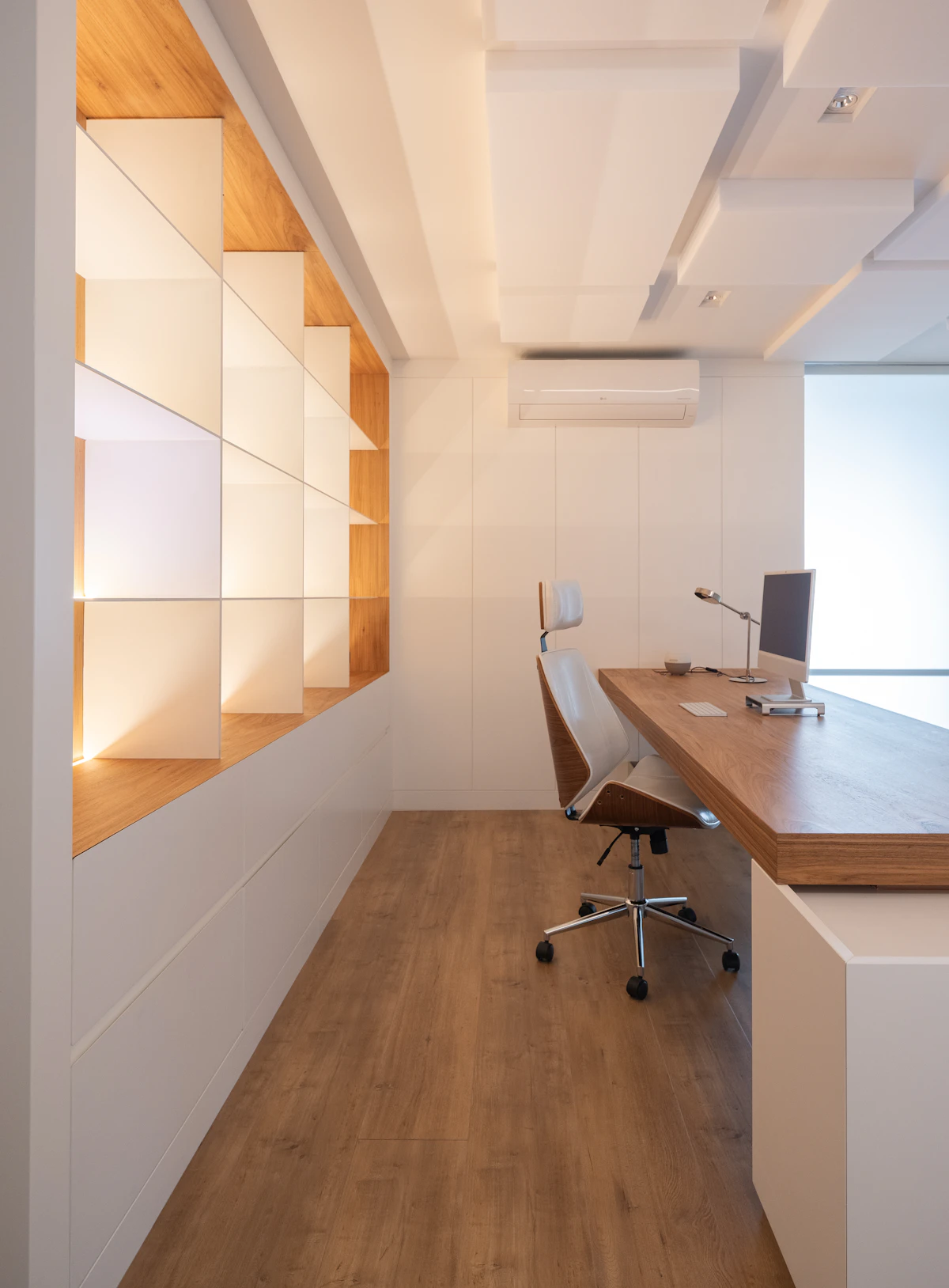 executive office wallpaper Dubai