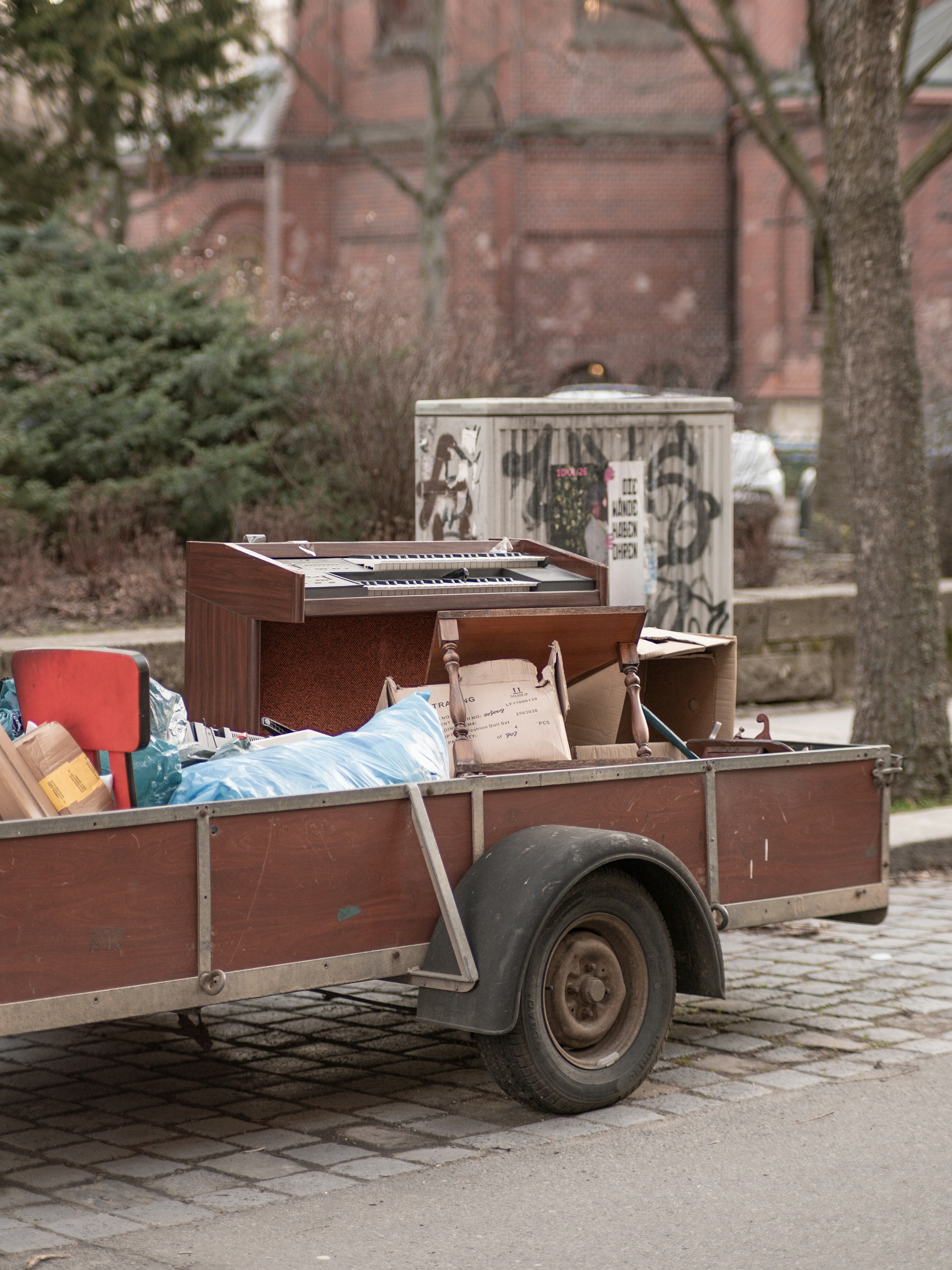 Gestapelte Kartons minimalistisch - Sondermüll Entsorgung