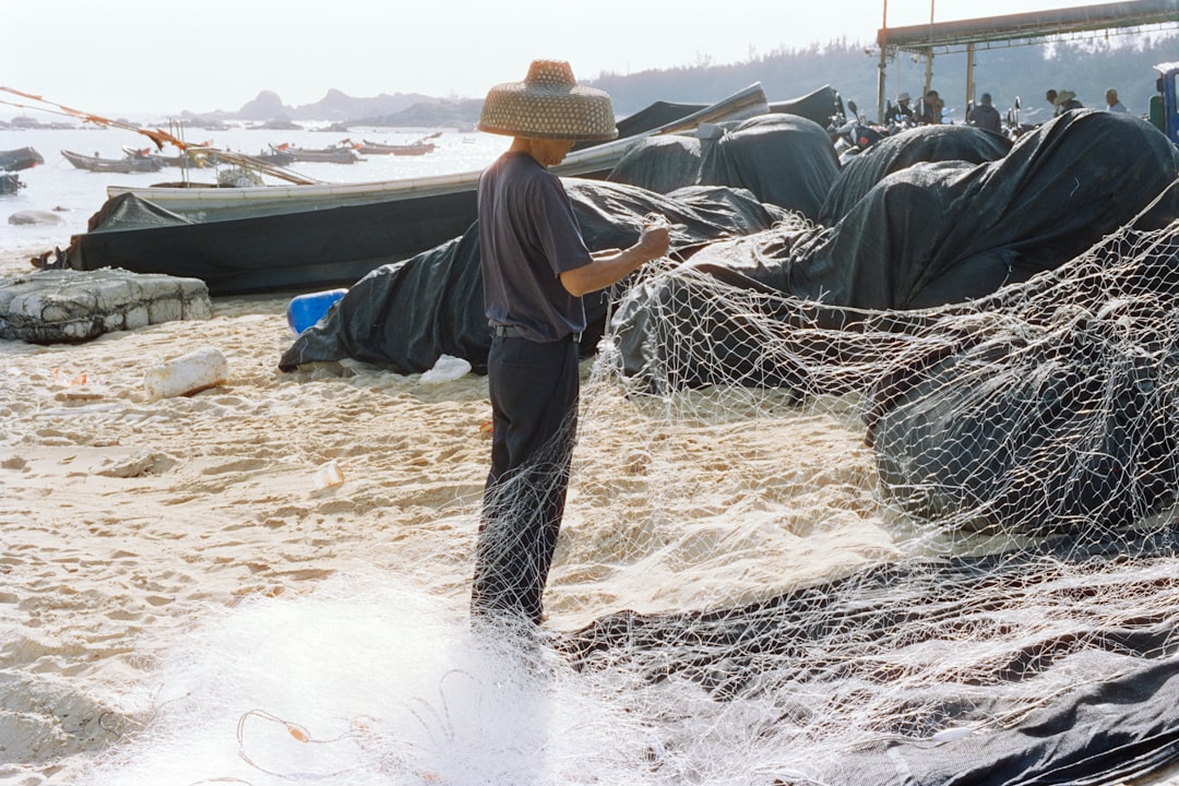Pescador en faena costera: documentación individual vigente por trabajador en la plataforma de acreditación