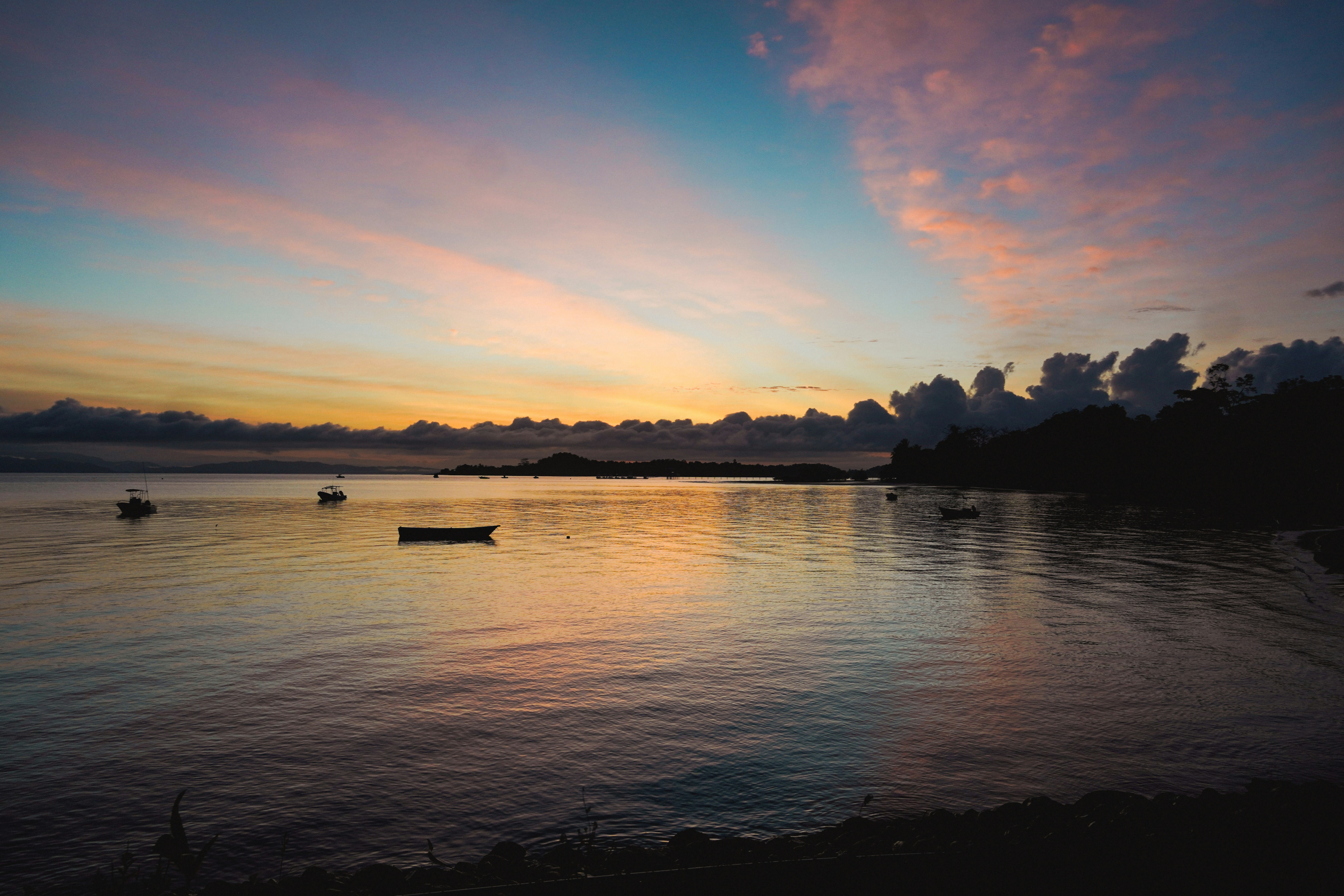 Photo by adrianvalverdem