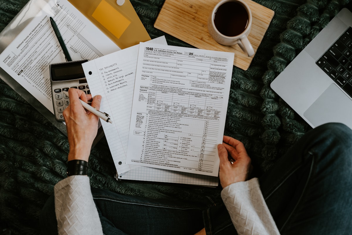 Contabilidad mensual o asesoría tributaria: qué servicio necesita tu pyme