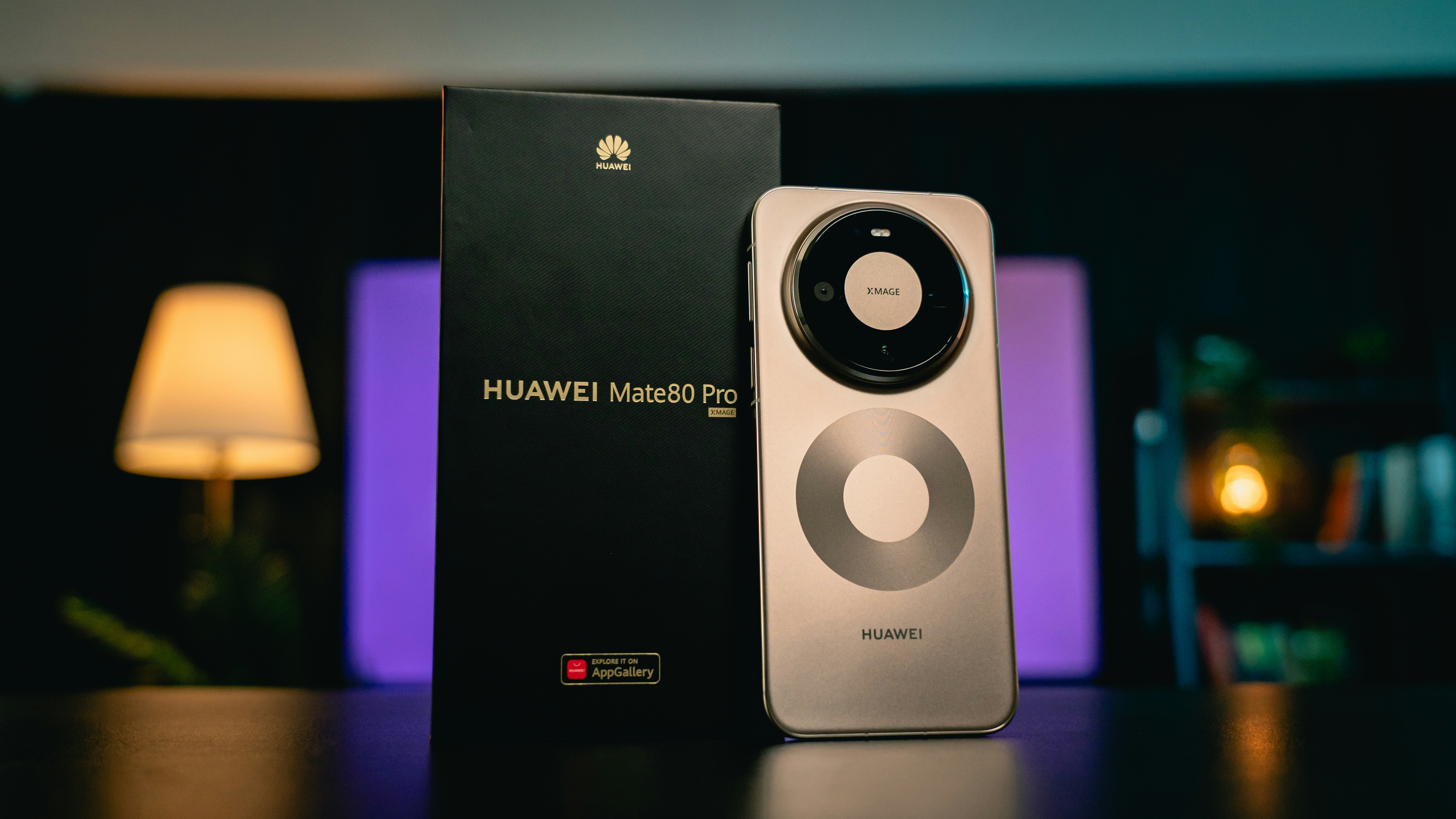 Smartphone Huawei Mate 50 Pro con su caja
