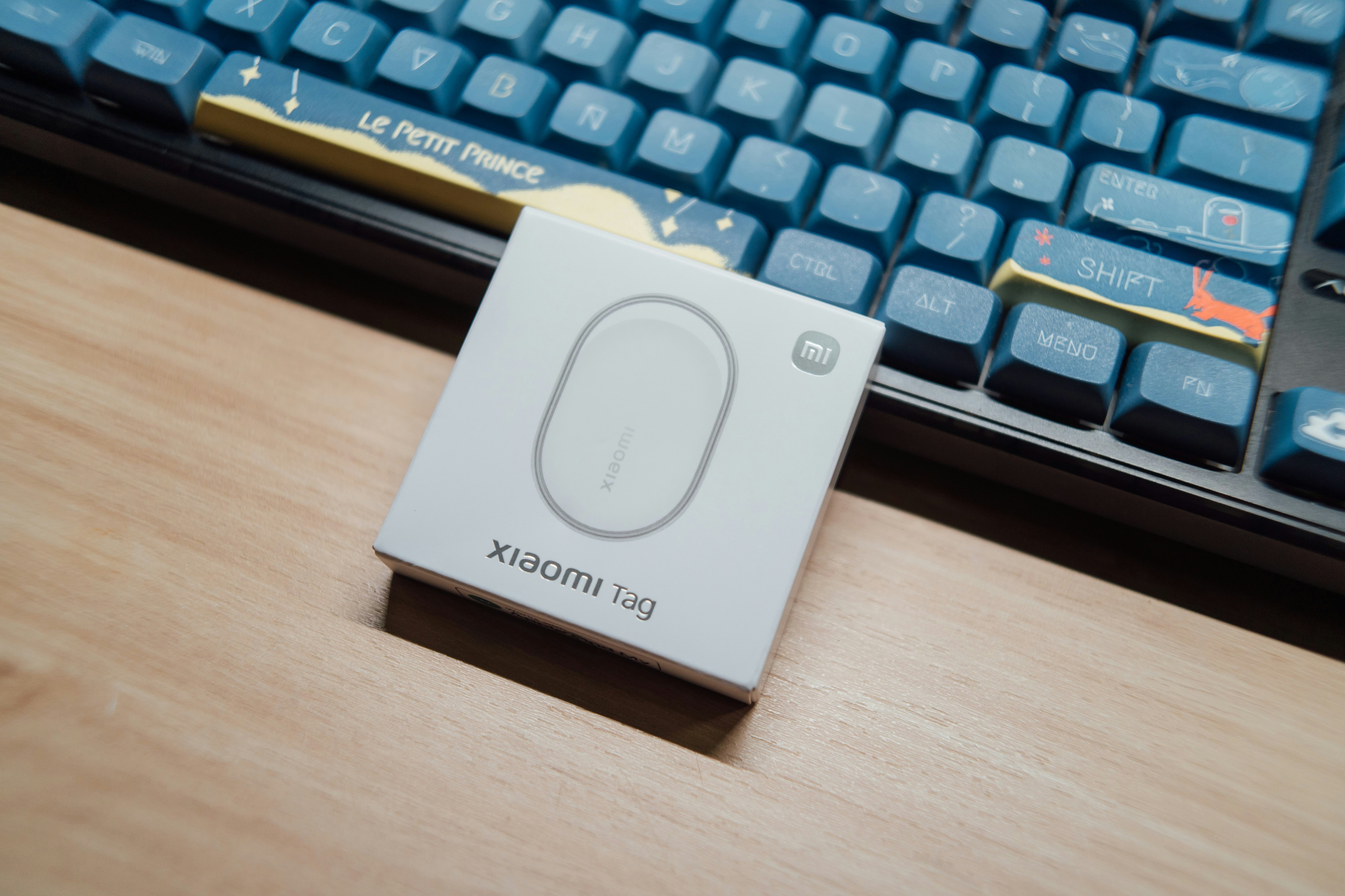 Bluetoothトラッカー。AirTagはコイン型で財布に入らないが、Nomadはカード型で解決