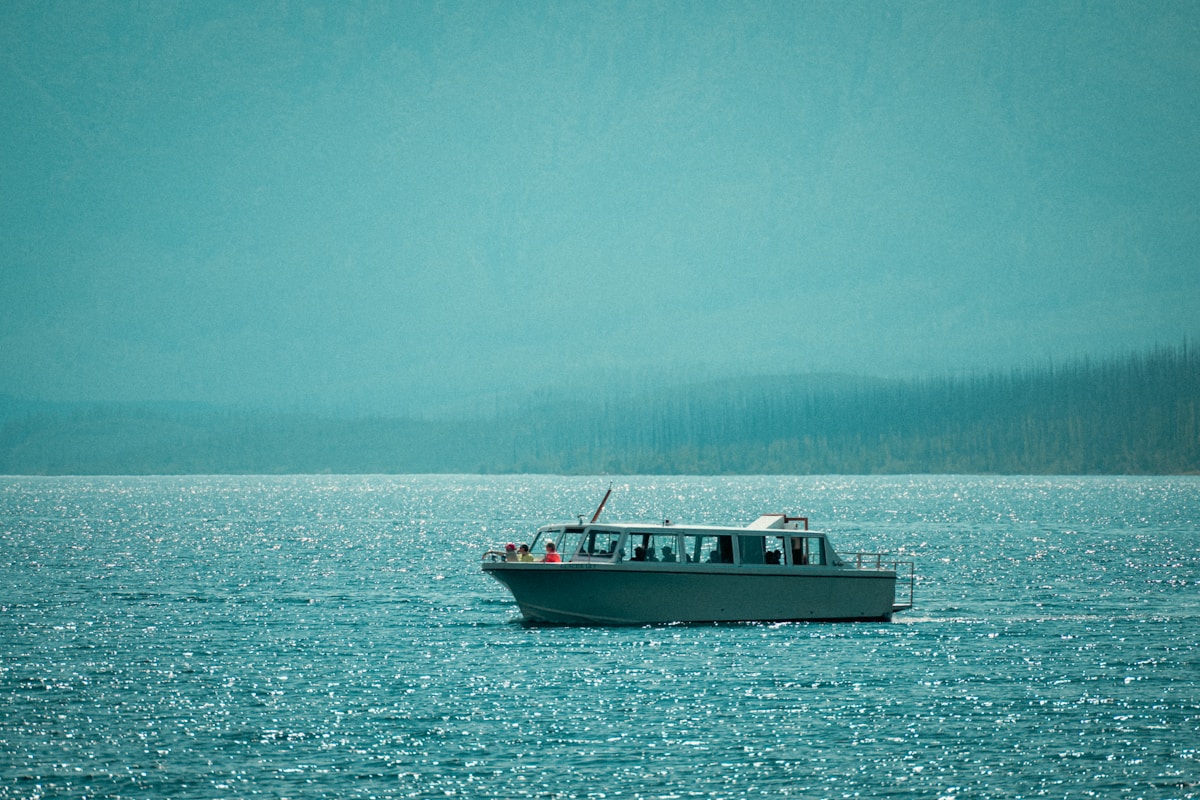 Boat Hire image background image