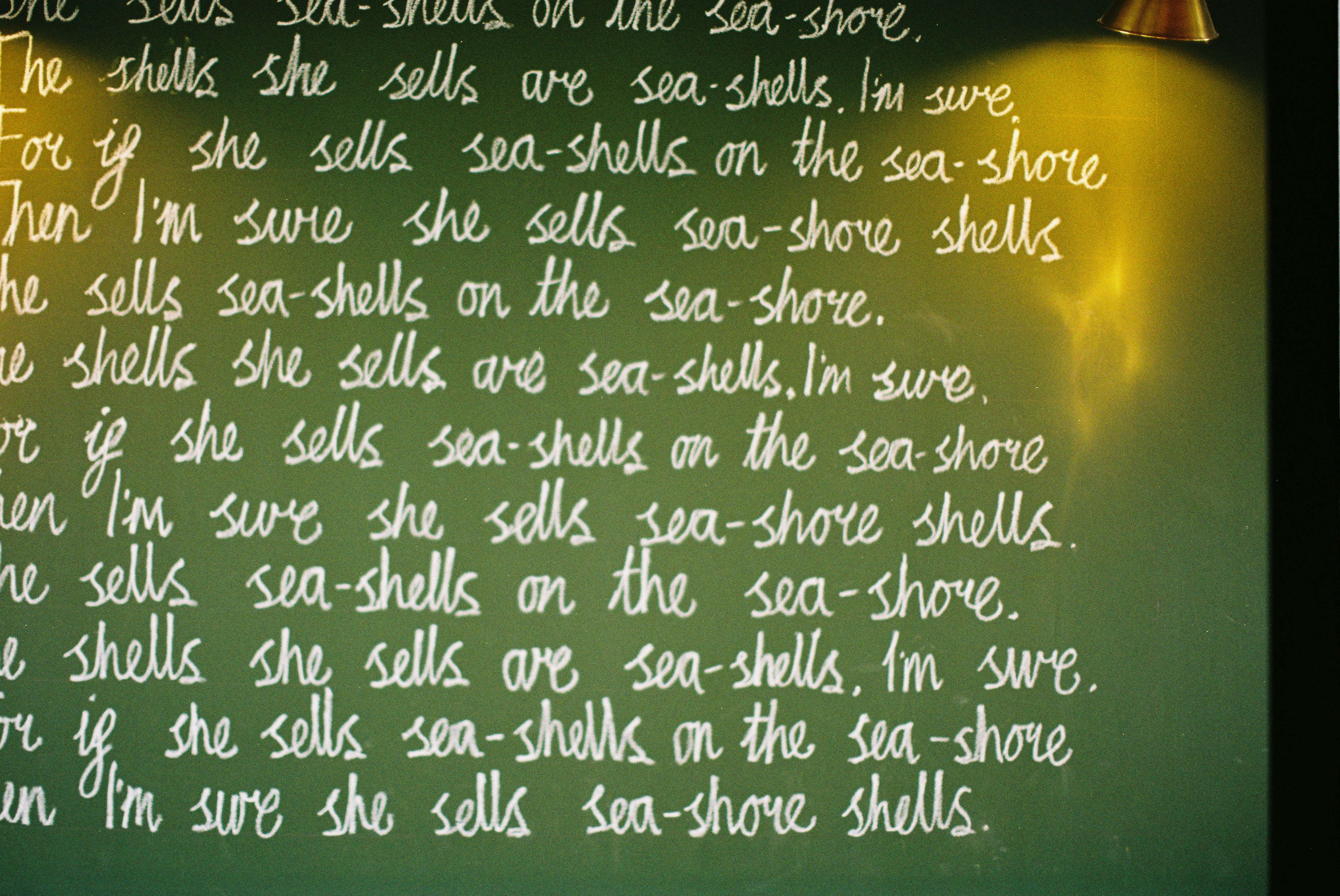 She sells sea-shells on the sea-shore text.