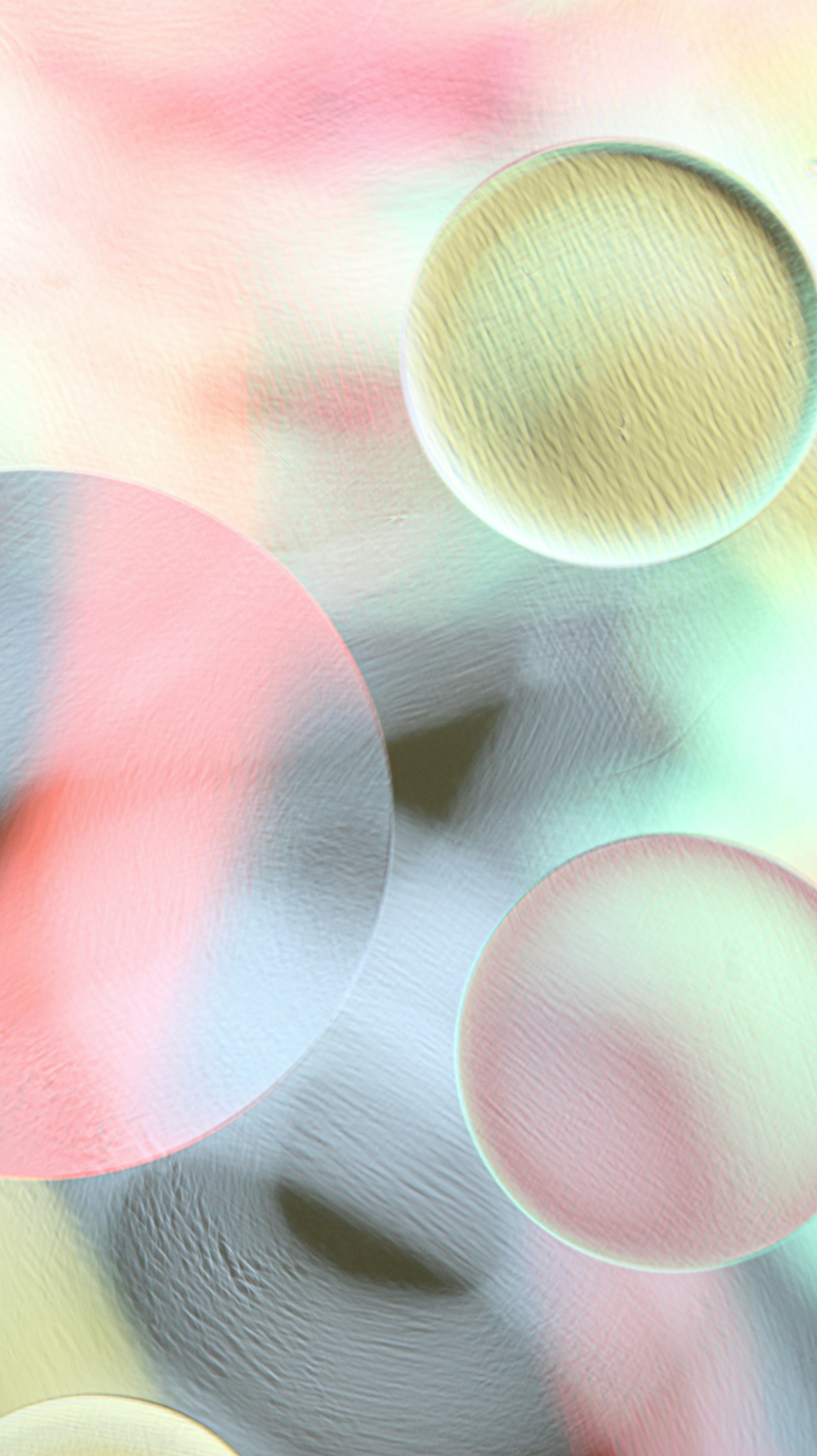 Cerchi pastello astratti con pennellate morbide