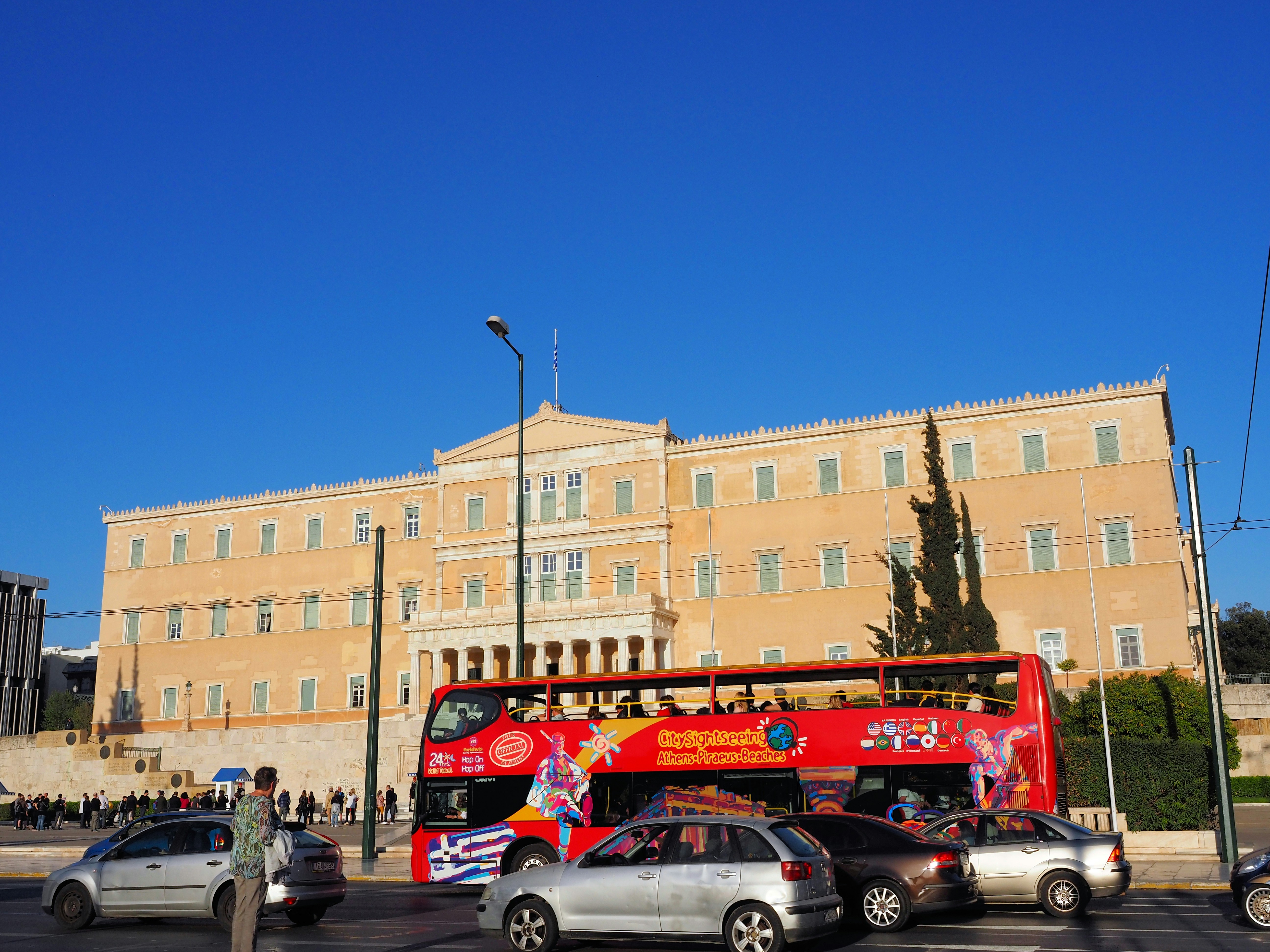 Tour bus in front of a large neoclassical building