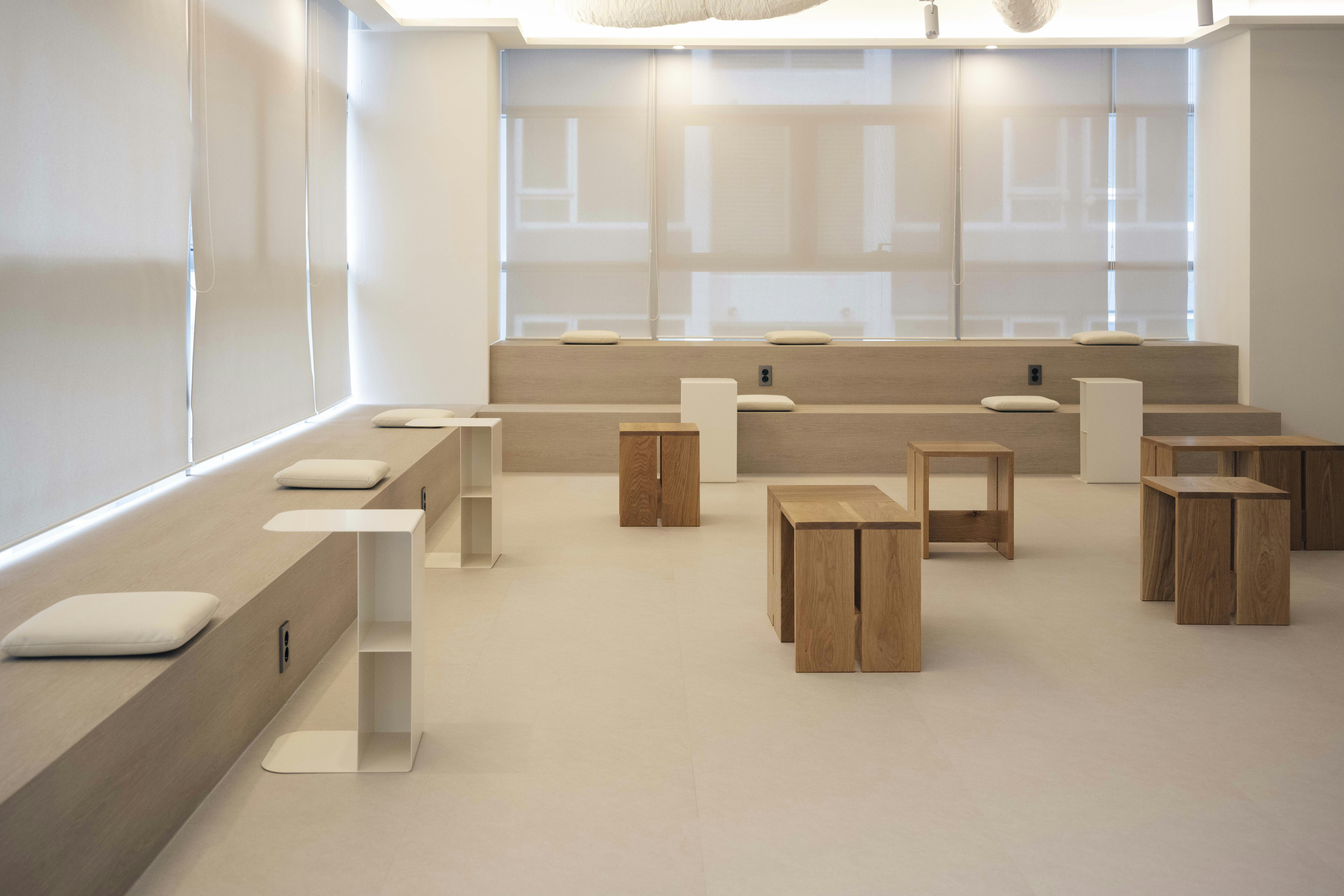 bright airy workspace, wallpaper, Bright and Airy Home Office: Design Ideas 3