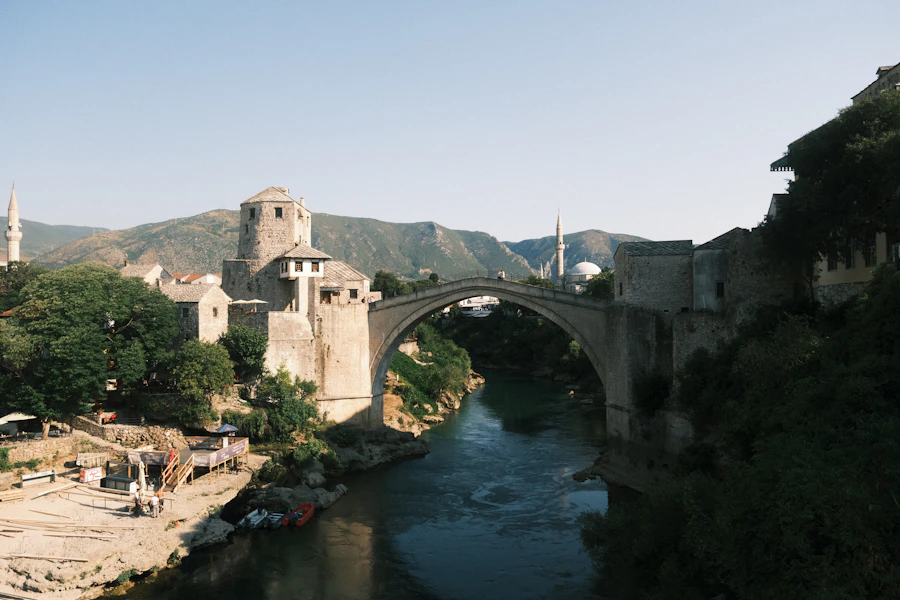 Mostar'da Neretva Nehri üzerindeki Eski Köprü