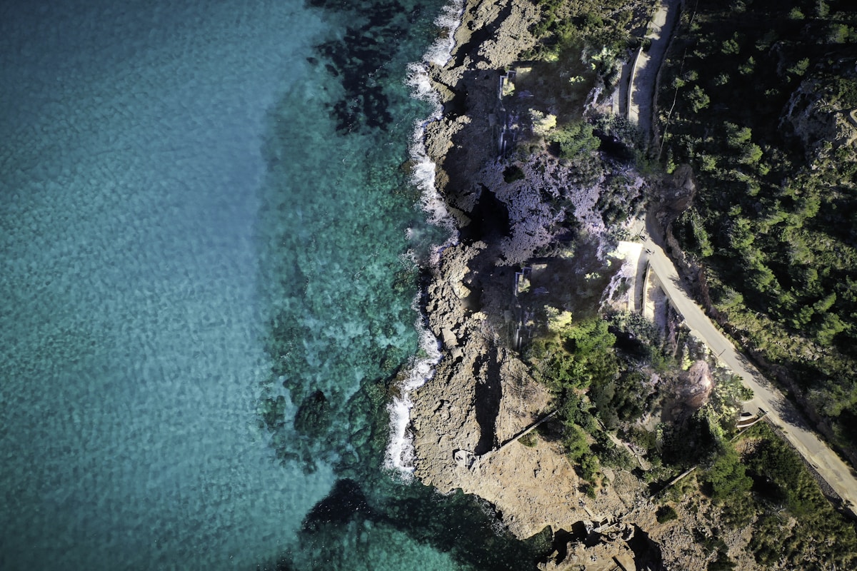 南台灣海岸懸崖風景，墾丁恆春半島自駕路線