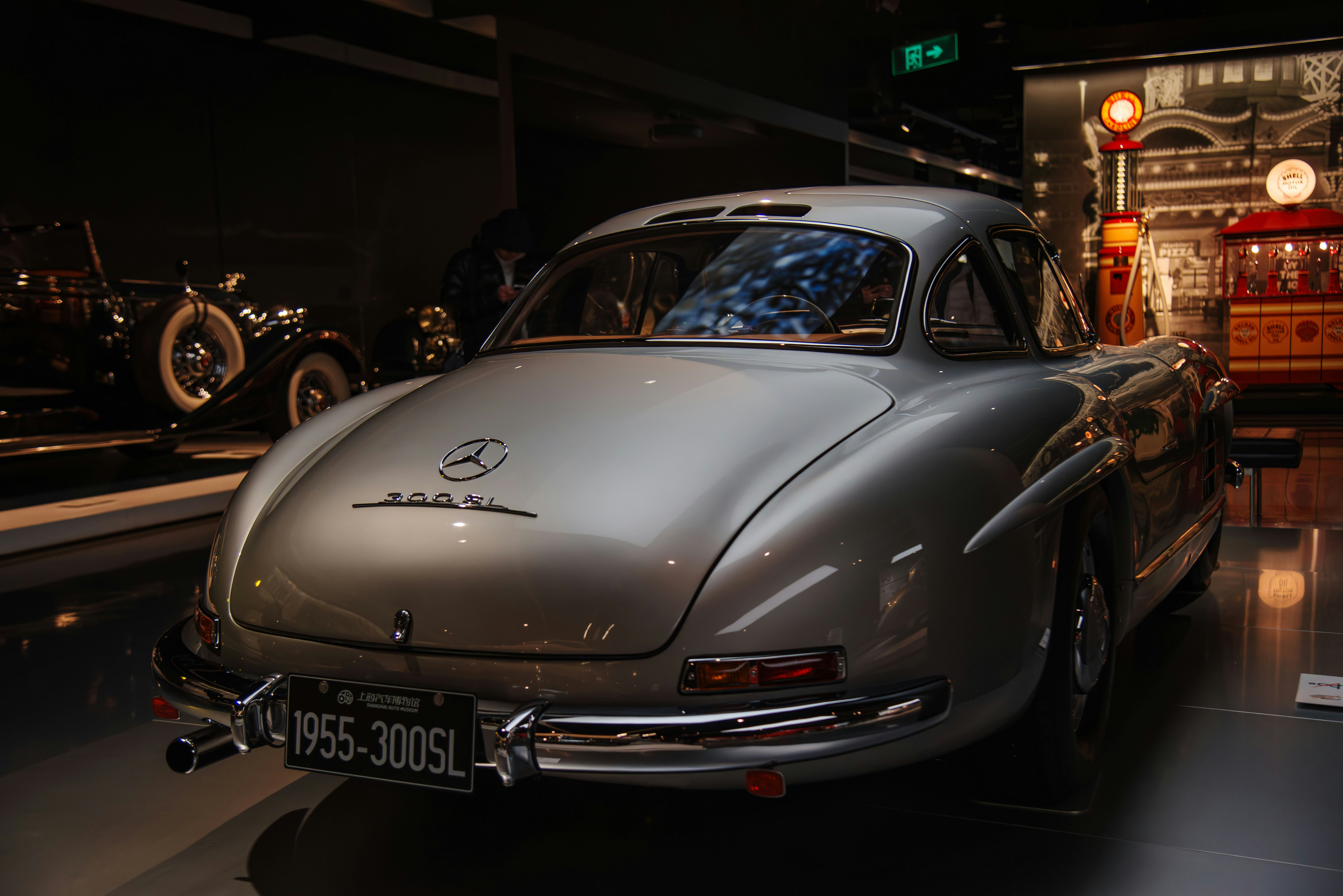 Vintage silver mercedes-benz 300sl gullwing coupe