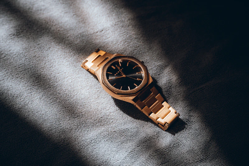 reloj de oro de lujo para mujer madura